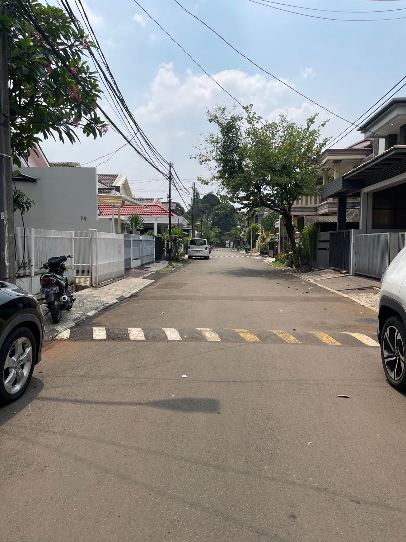 Rumah 2 lantai, Luas, di Bintaro Sektor 3A.