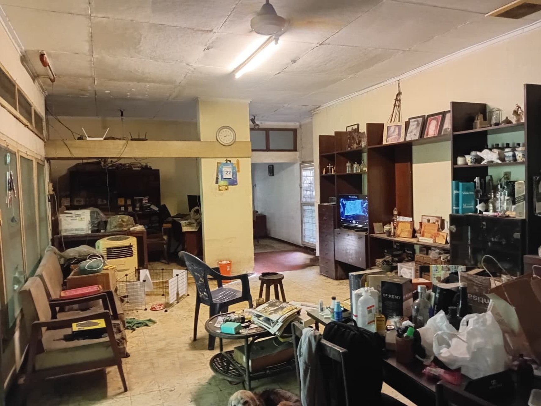 Langka Jarang  Ada Rumah Hitung Tanah Dengan Lebar Muka 28 Meter  Di Jalan Utama Cengkareng Jakarta Barat  , Potensi Cuan 