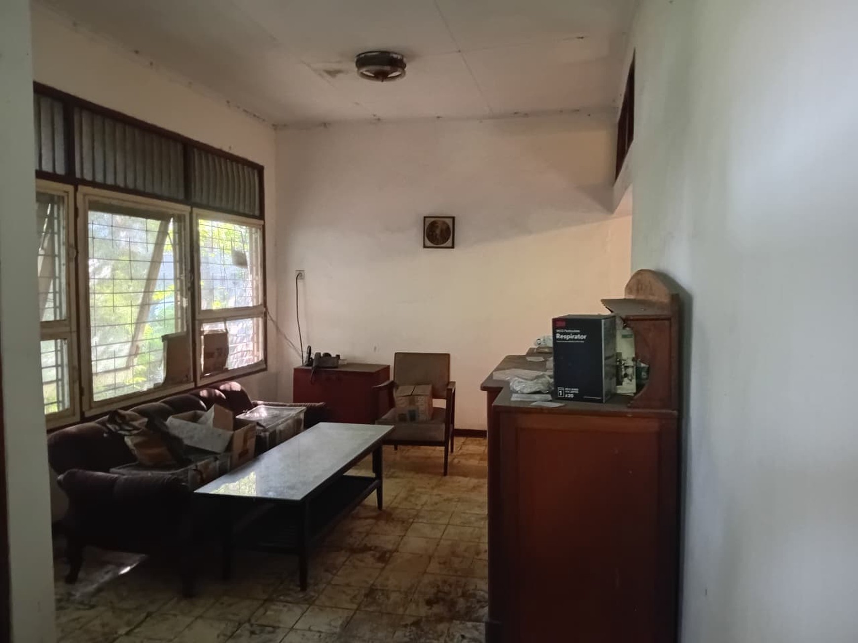 Langka Jarang  Ada Rumah Hitung Tanah Dengan Lebar Muka 28 Meter  Di Jalan Utama Cengkareng Jakarta Barat  , Potensi Cuan 