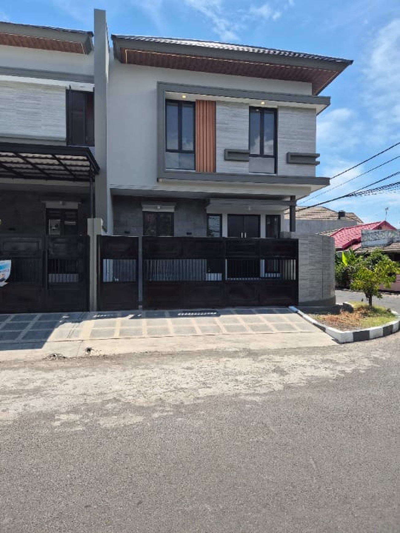 Rumah BARU HOOK SIAP HUNI FRESH Modern minimalis Nginden Intan Timur, Surabaya Timur