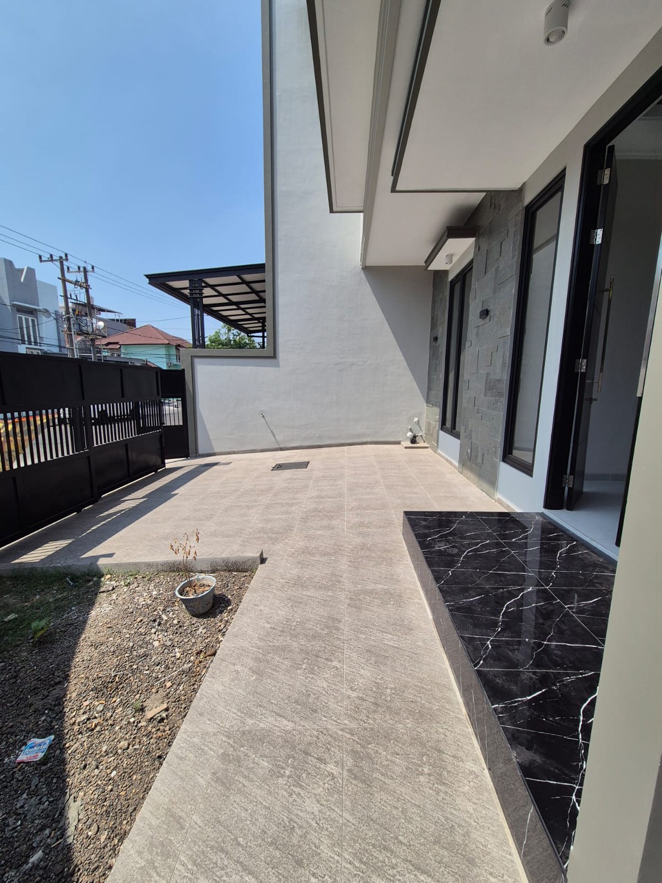 Rumah BARU HOOK SIAP HUNI FRESH Modern minimalis Nginden Intan Timur, Surabaya Timur