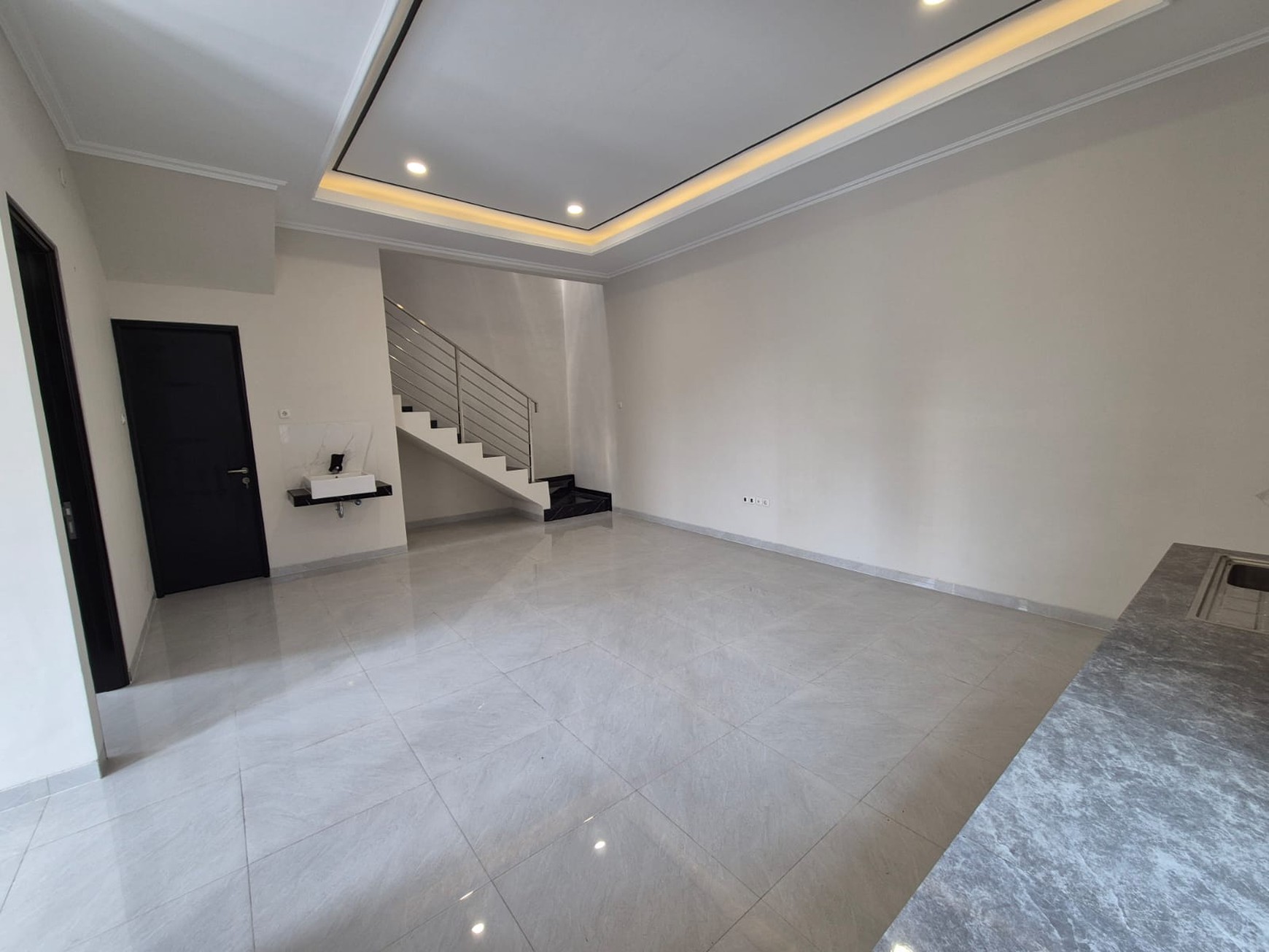Rumah BARU HOOK SIAP HUNI FRESH Modern minimalis Nginden Intan Timur, Surabaya Timur