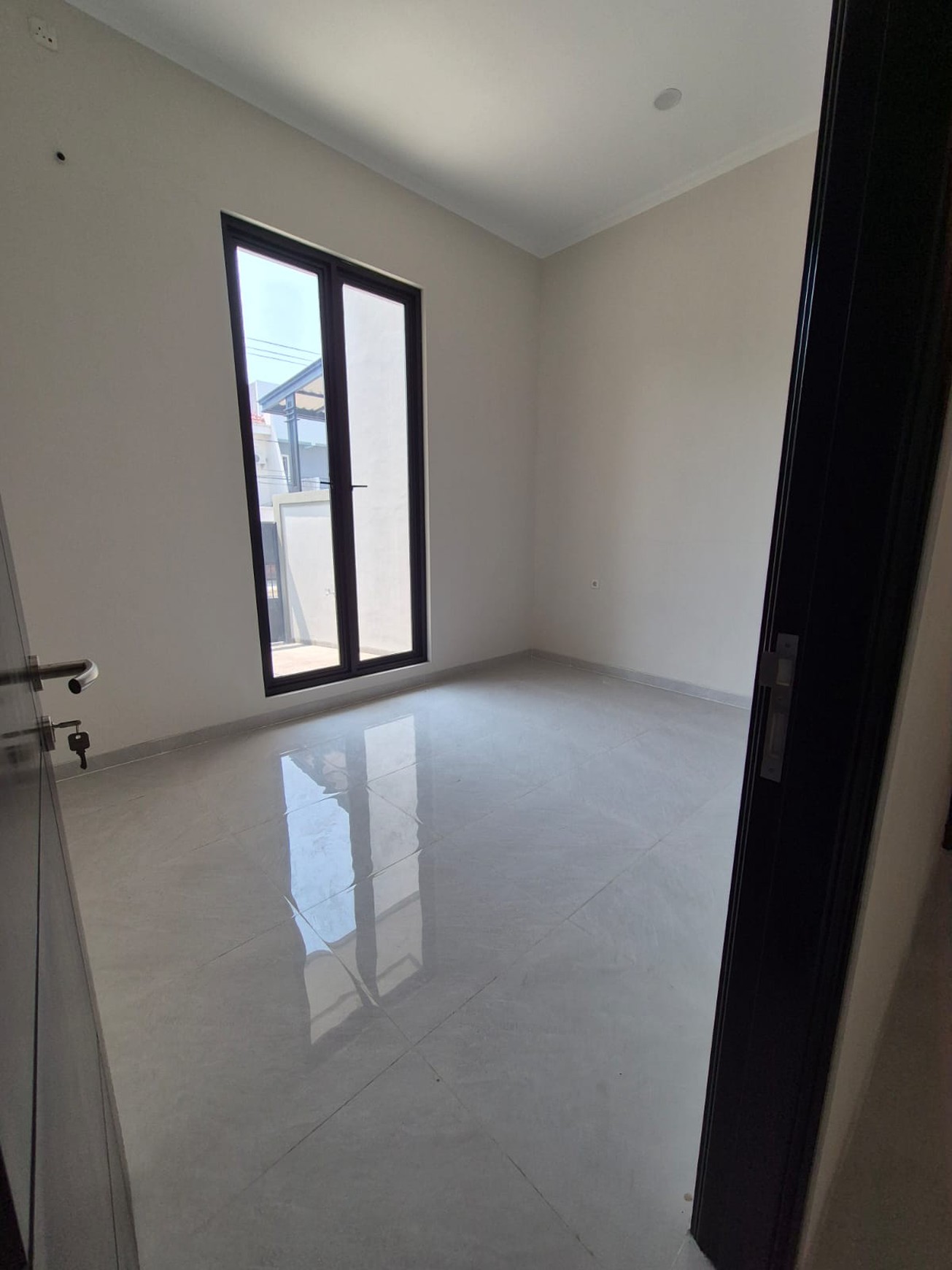 Rumah BARU HOOK SIAP HUNI FRESH Modern minimalis Nginden Intan Timur, Surabaya Timur
