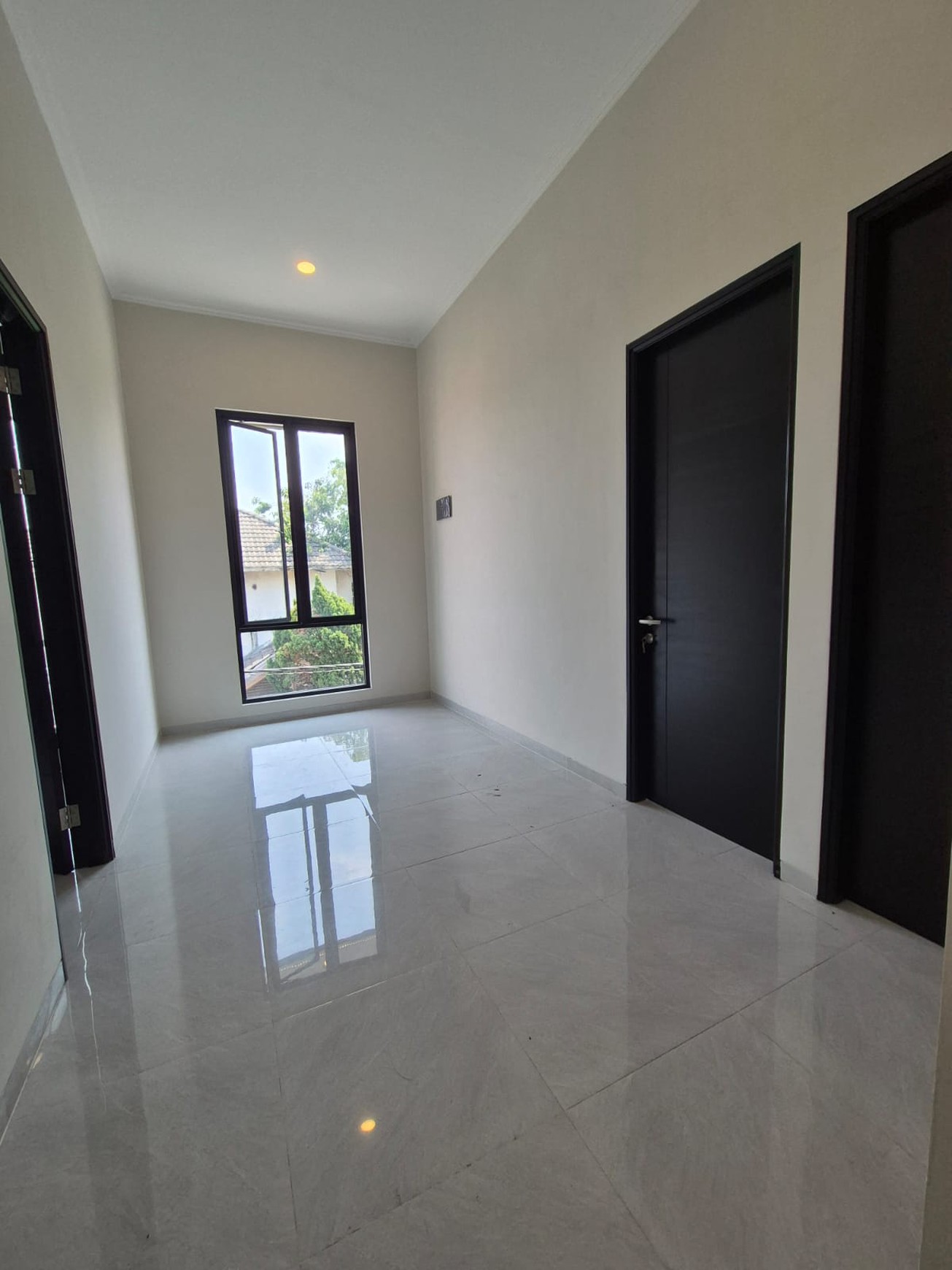 Rumah BARU HOOK SIAP HUNI FRESH Modern minimalis Nginden Intan Timur, Surabaya Timur