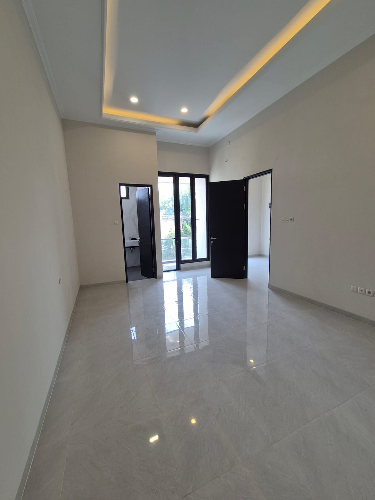 Rumah BARU HOOK SIAP HUNI FRESH Modern minimalis Nginden Intan Timur, Surabaya Timur