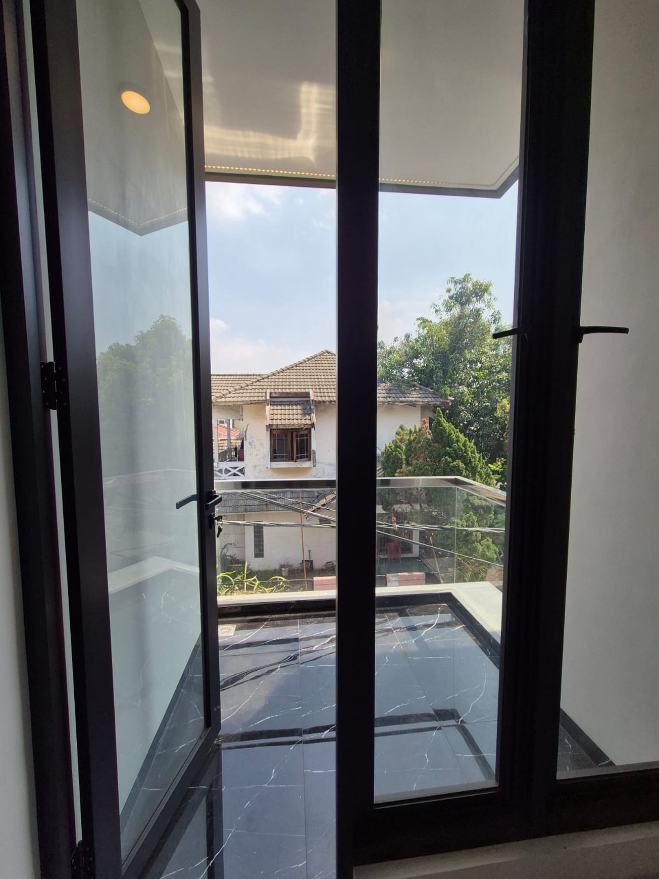 Rumah BARU HOOK SIAP HUNI FRESH Modern minimalis Nginden Intan Timur, Surabaya Timur