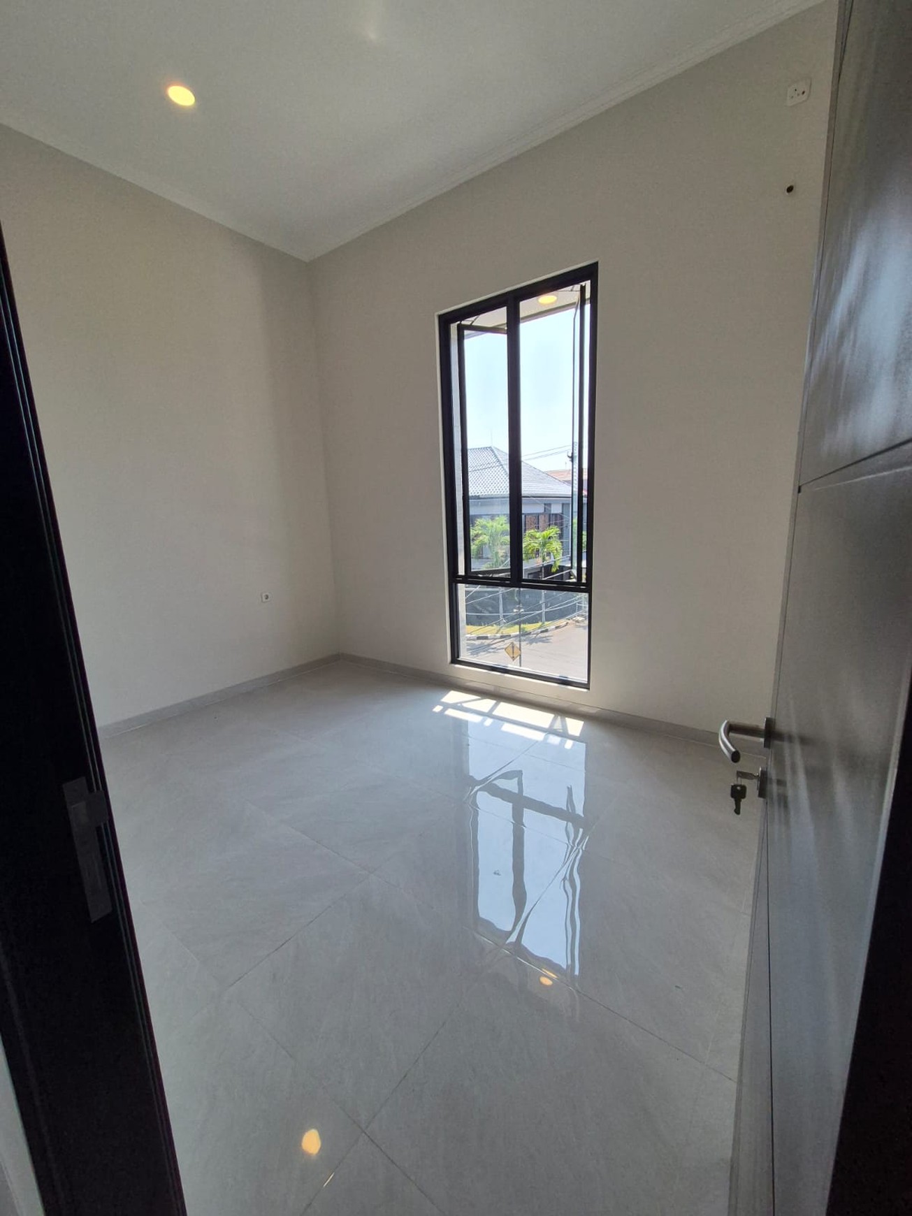 Rumah BARU HOOK SIAP HUNI FRESH Modern minimalis Nginden Intan Timur, Surabaya Timur