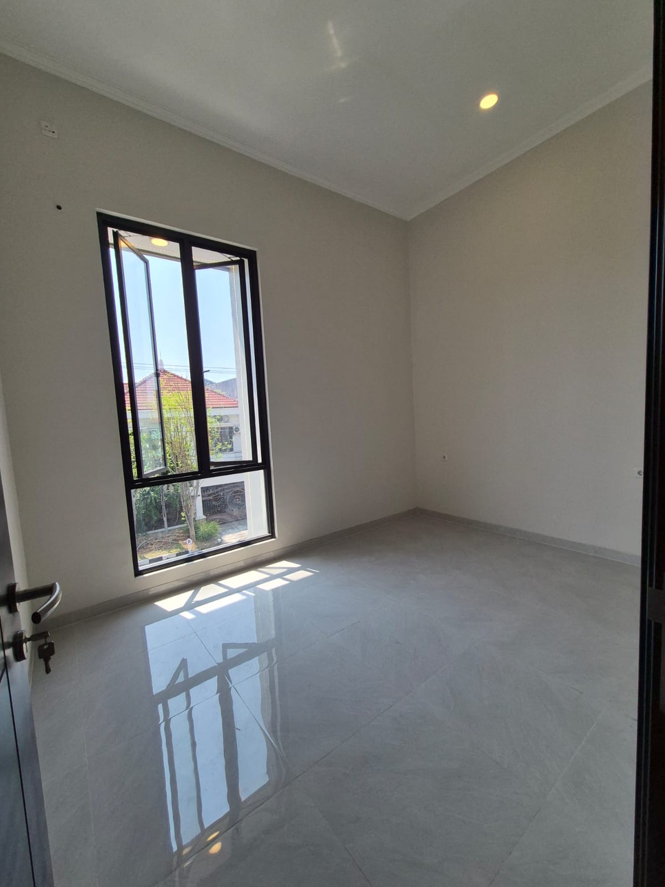 Rumah BARU HOOK SIAP HUNI FRESH Modern minimalis Nginden Intan Timur, Surabaya Timur