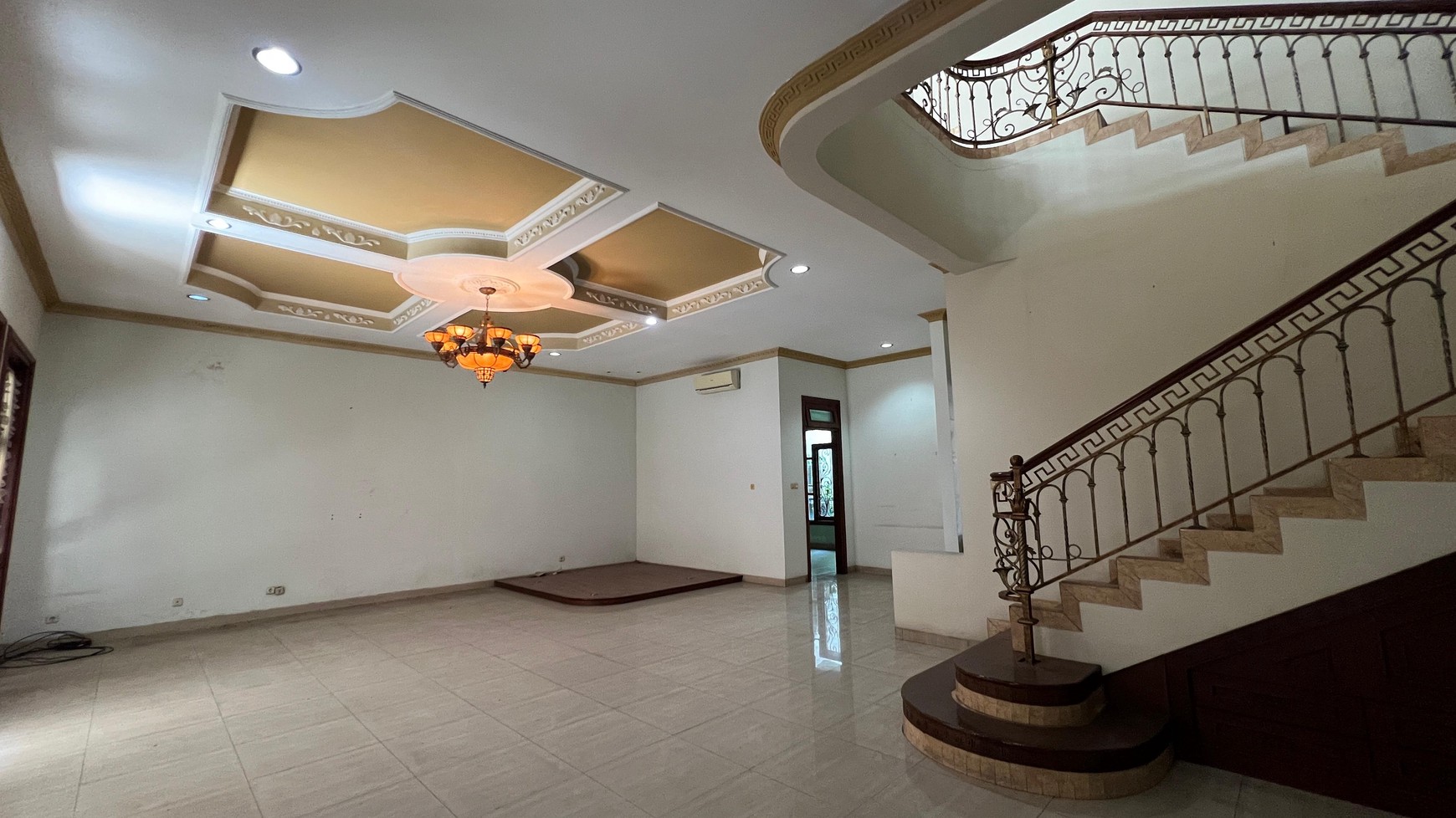 Rumah Mewah kawasan elit tanjung barat dekat AEON jakarta selatan 