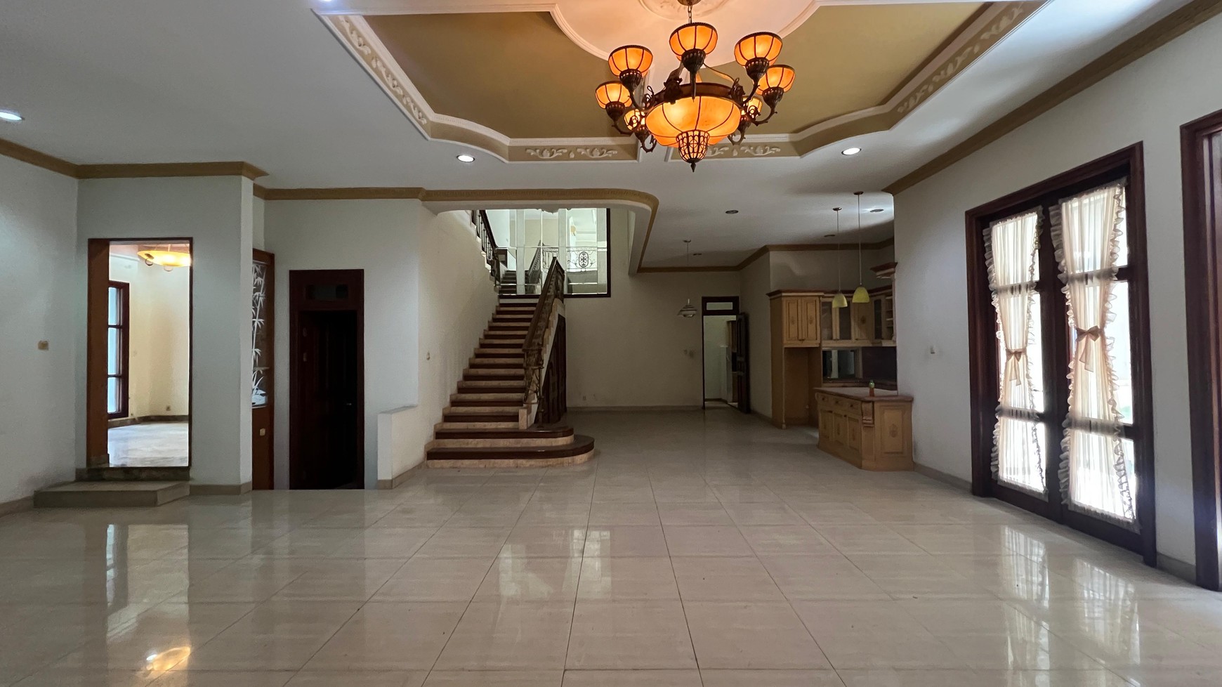 Rumah Mewah kawasan elit tanjung barat dekat AEON jakarta selatan 