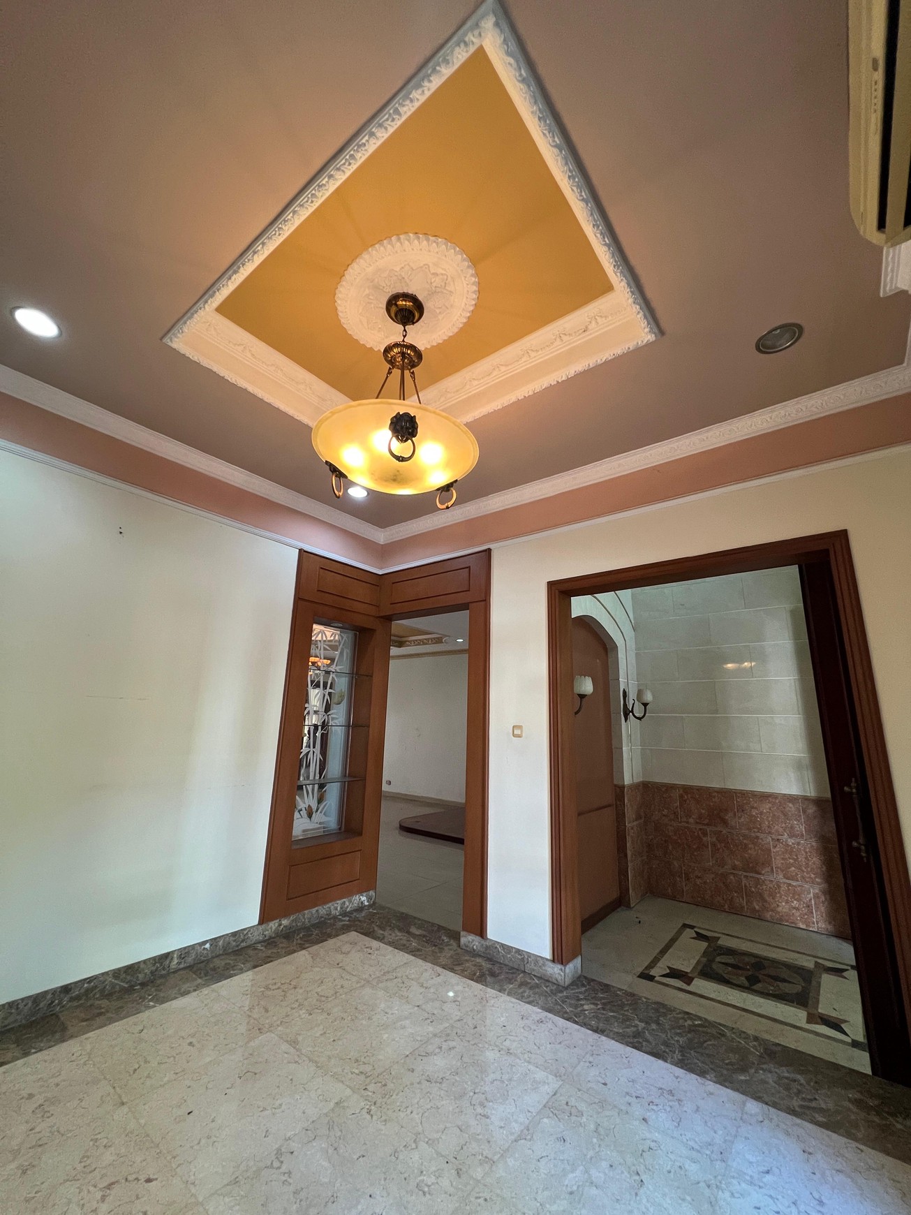 Rumah Mewah kawasan elit tanjung barat dekat AEON jakarta selatan 