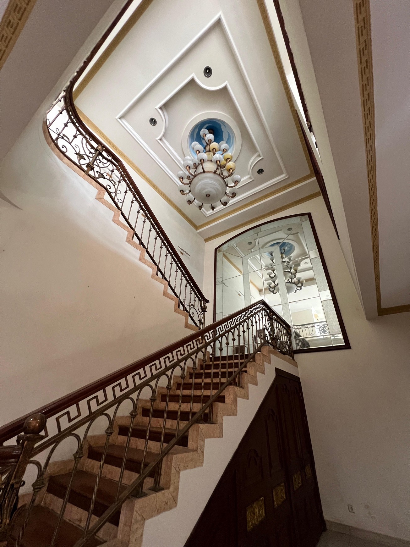 Rumah Mewah kawasan elit tanjung barat dekat AEON jakarta selatan 