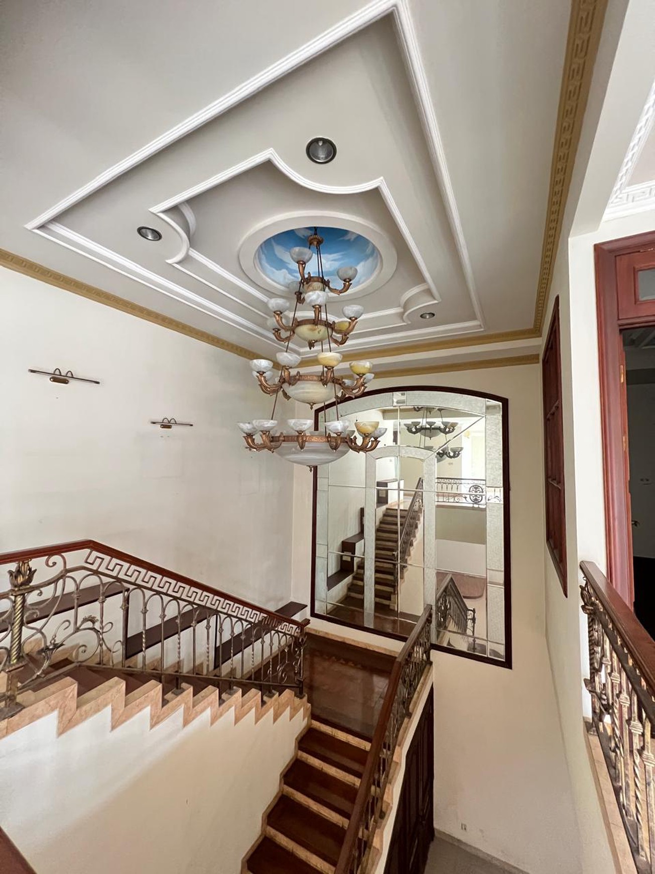 Rumah Mewah kawasan elit tanjung barat dekat AEON jakarta selatan 