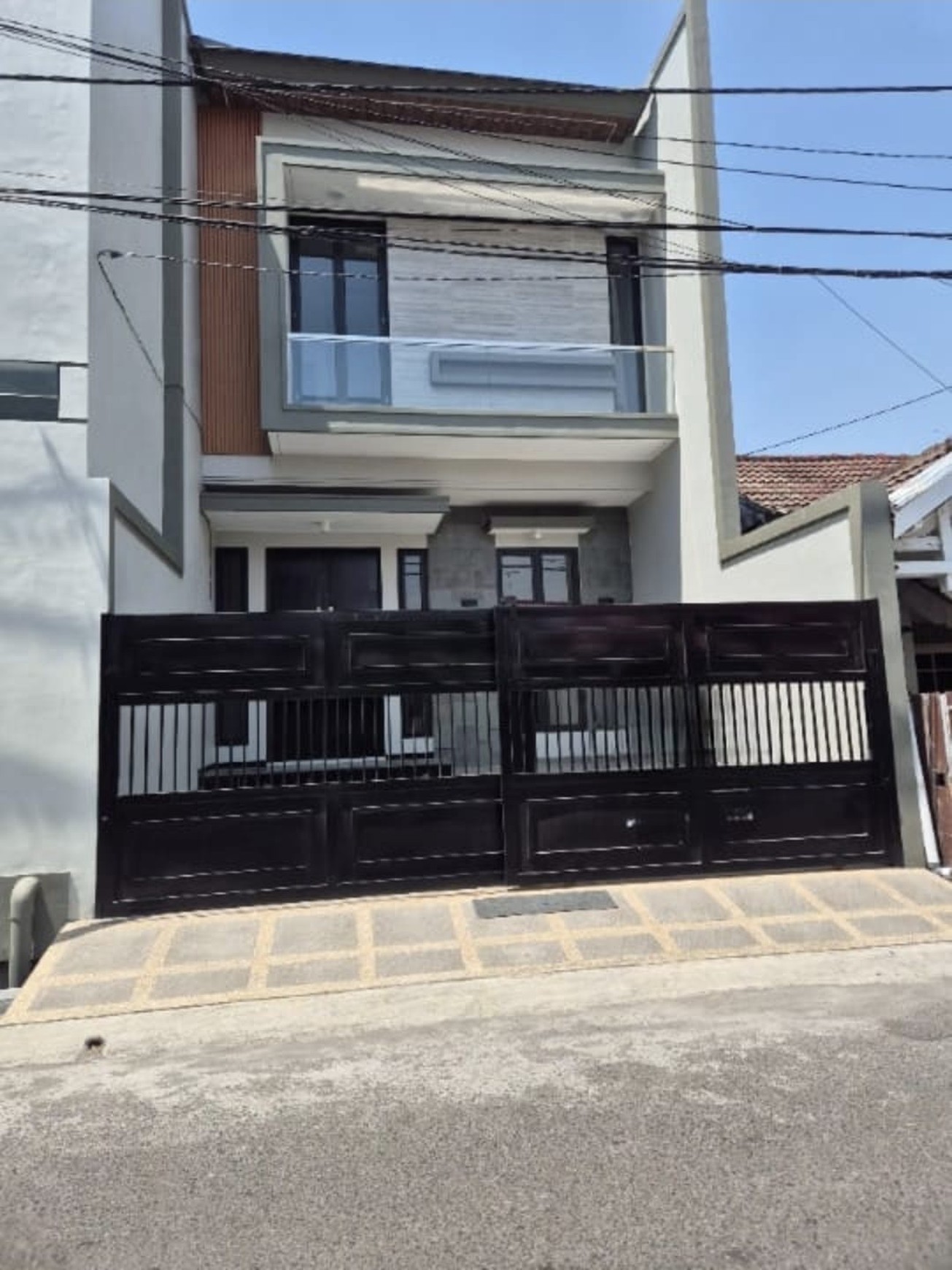 Rumah BARU SIAP HUNI FRESH Modern minimalis Nginden Intan Timur, Surabaya Timur