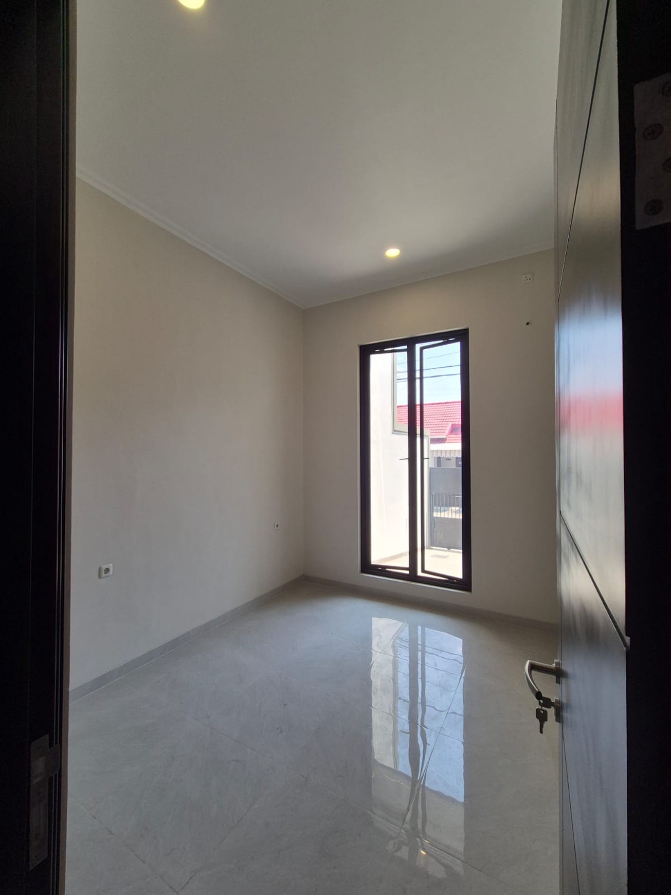 Rumah BARU SIAP HUNI FRESH Modern minimalis Nginden Intan Timur, Surabaya Timur