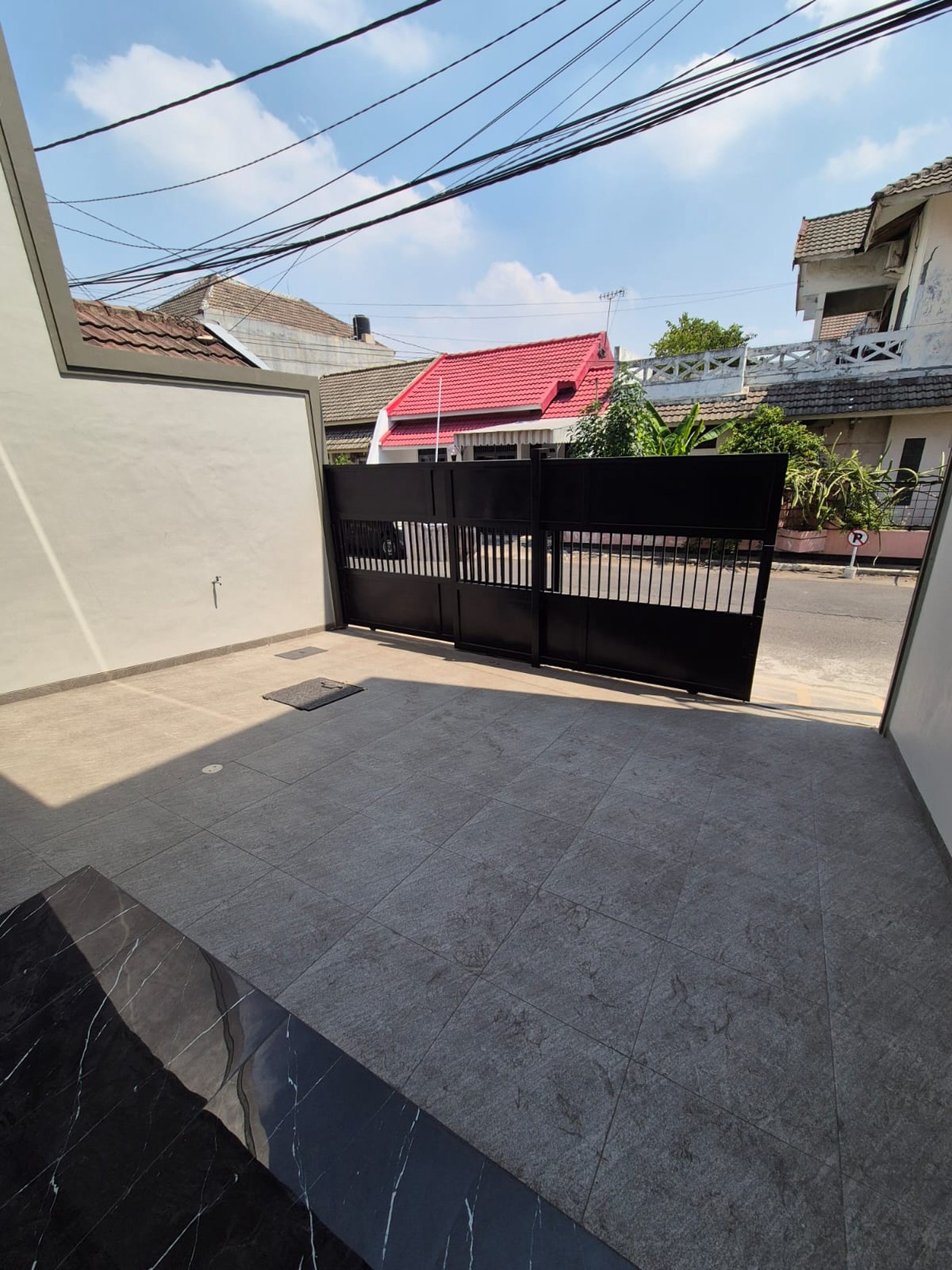 Rumah BARU SIAP HUNI FRESH Modern minimalis Nginden Intan Timur, Surabaya Timur