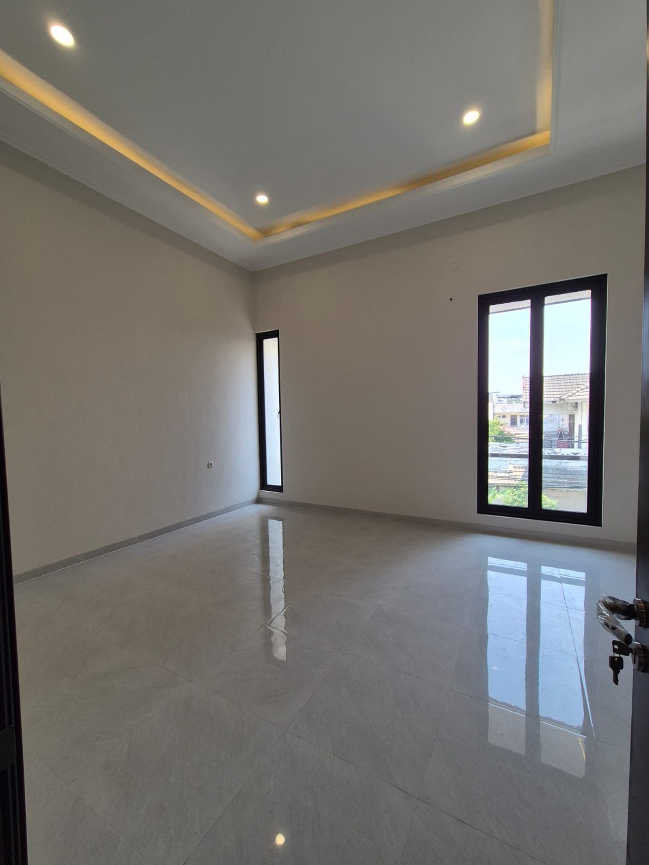 Rumah BARU SIAP HUNI FRESH Modern minimalis Nginden Intan Timur, Surabaya Timur