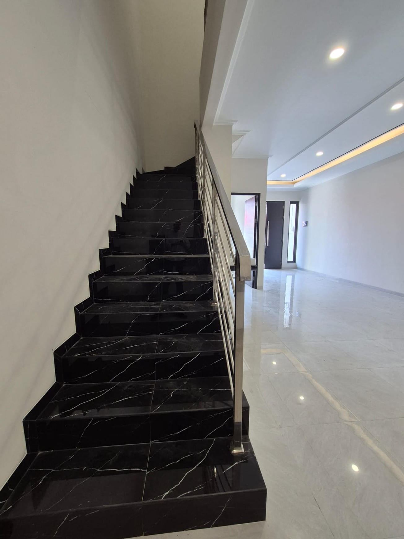 Rumah BARU SIAP HUNI FRESH Modern minimalis Nginden Intan Timur, Surabaya Timur