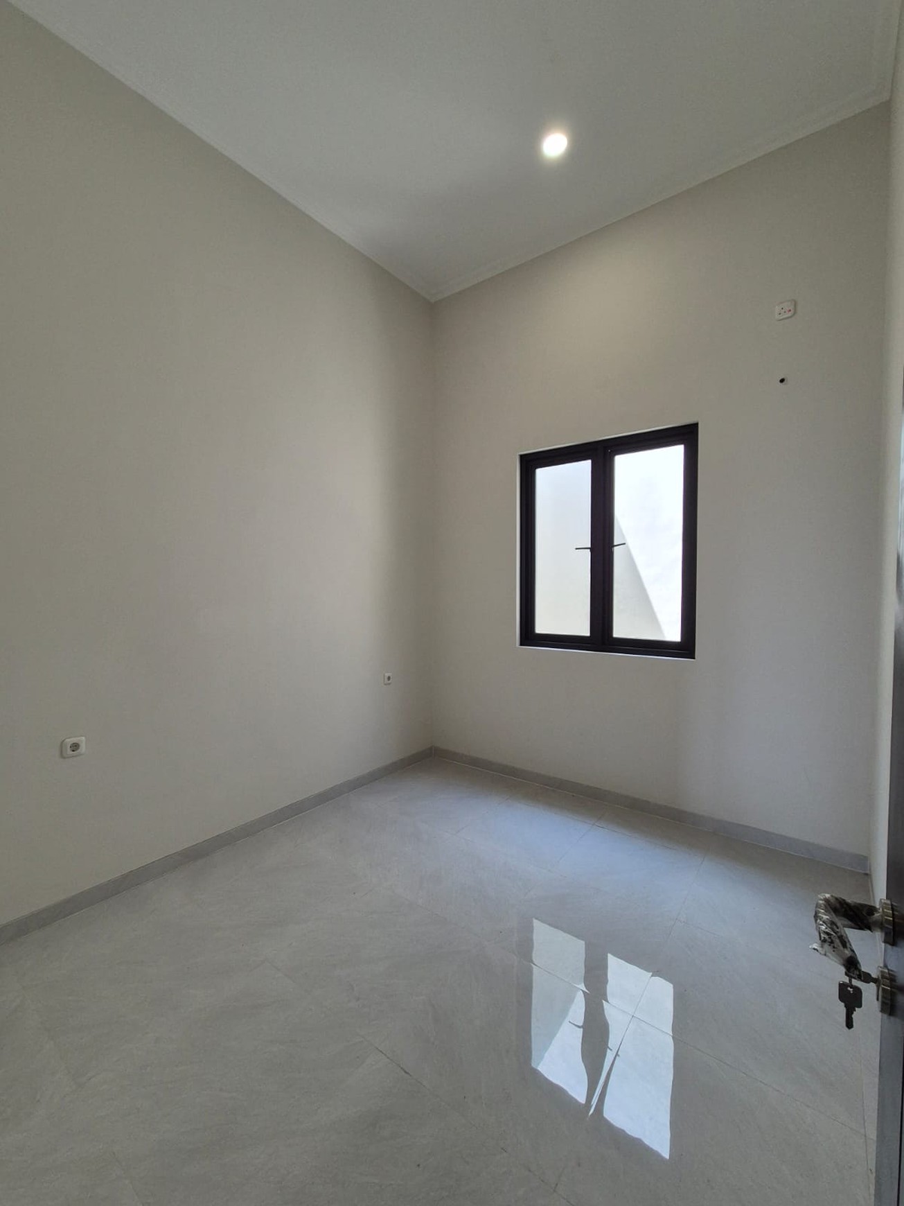 Rumah BARU SIAP HUNI FRESH Modern minimalis Nginden Intan Timur, Surabaya Timur