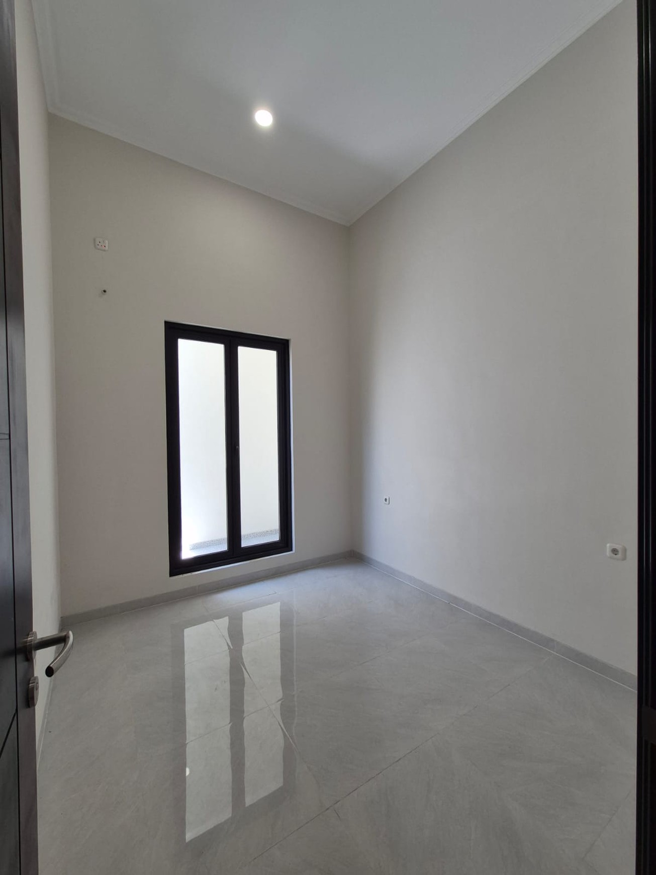 Rumah BARU SIAP HUNI FRESH Modern minimalis Nginden Intan Timur, Surabaya Timur