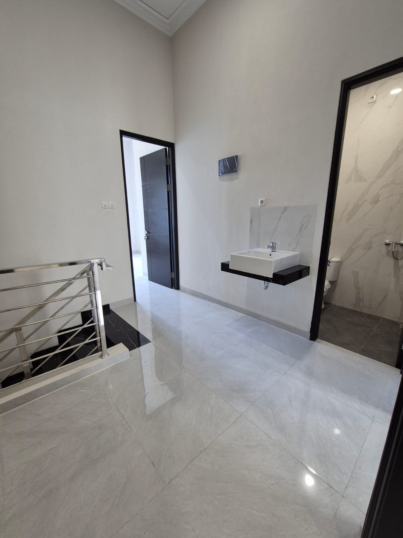Rumah BARU SIAP HUNI FRESH Modern minimalis Nginden Intan Timur, Surabaya Timur
