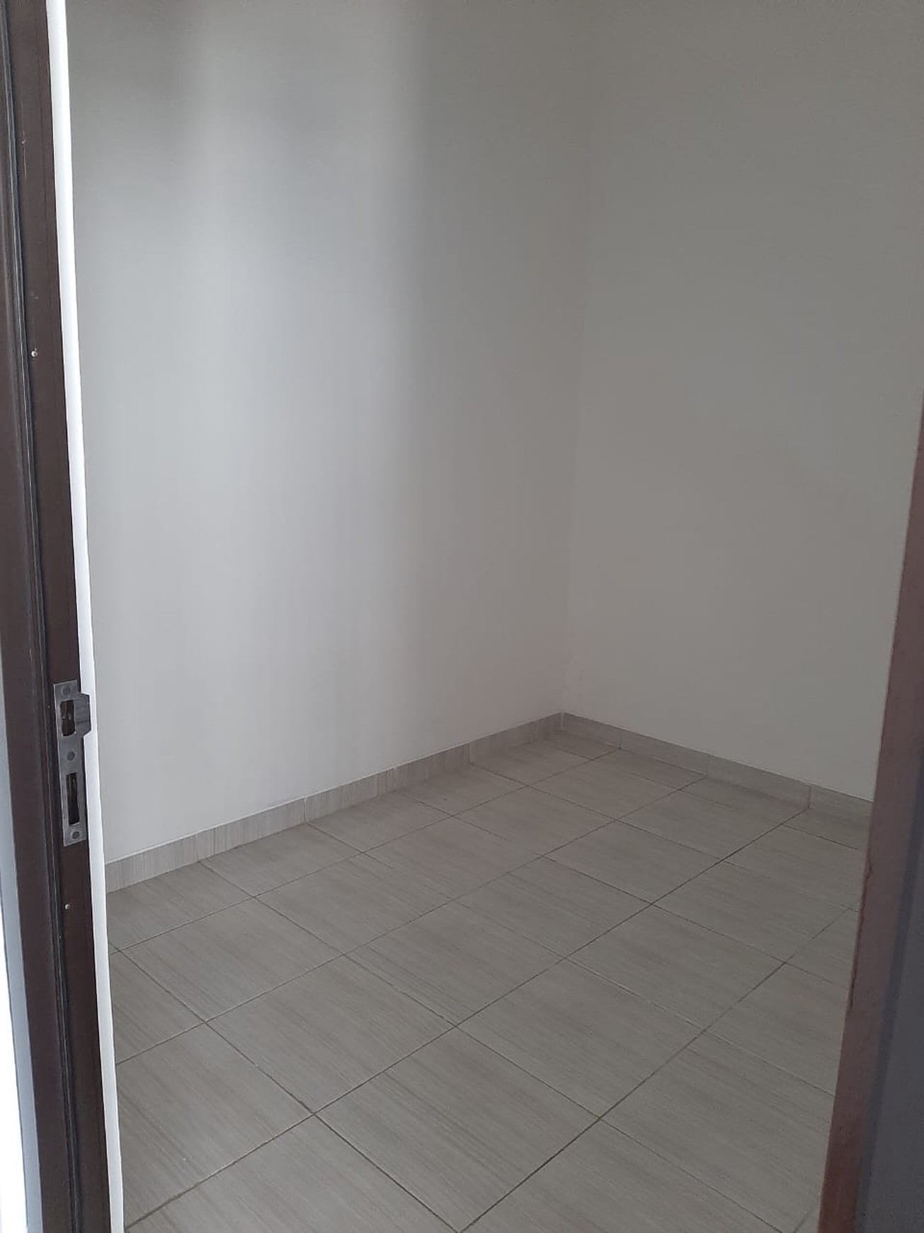 DIJUAL RUMAH KOST LOKASI STRATEGIS, POTENSI INVESTASI TINGGI DI TANJUNG DUREN, JAKARTA BARAT