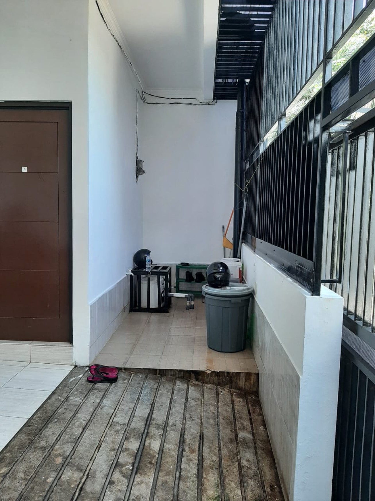 DIJUAL RUMAH KOST LOKASI STRATEGIS, POTENSI INVESTASI TINGGI DI TANJUNG DUREN, JAKARTA BARAT