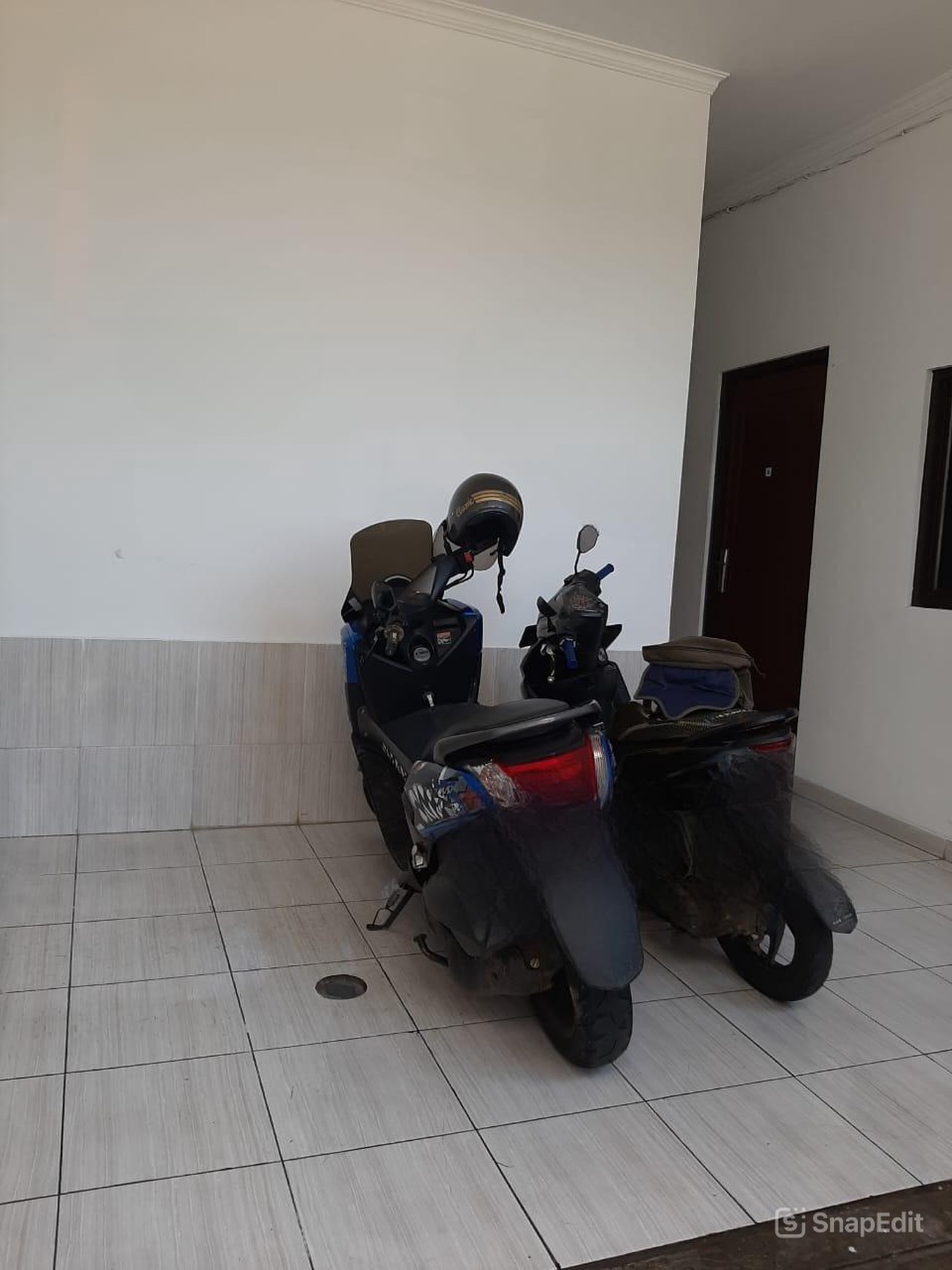 DIJUAL RUMAH KOST LOKASI STRATEGIS, POTENSI INVESTASI TINGGI DI TANJUNG DUREN, JAKARTA BARAT