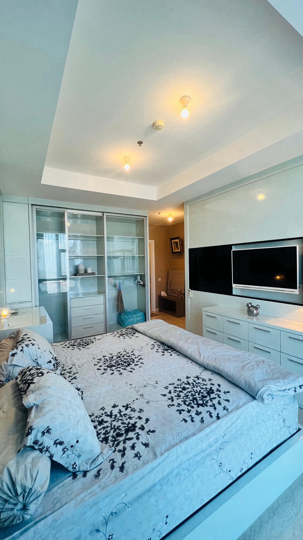 MURAH Disewakan Apartemen Voila Ciputra World Tipe 2 Bedroom Full Furnished Modern Mewah Spesial Private Balkony - Akses Mall Ciputra World Surabaya