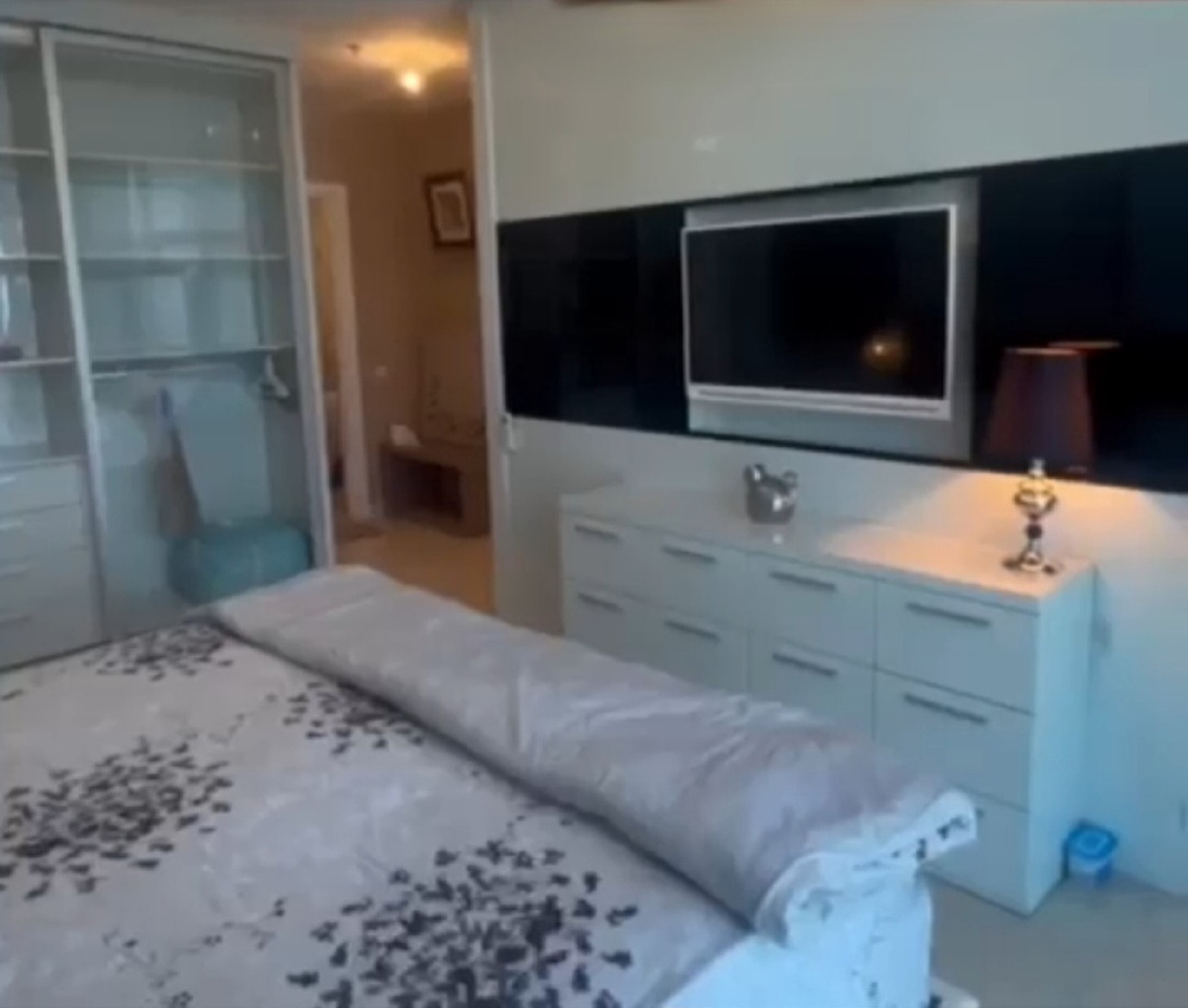 MURAH Disewakan Apartemen Voila Ciputra World Tipe 2 Bedroom Full Furnished Modern Mewah Spesial Private Balkony - Akses Mall Ciputra World Surabaya