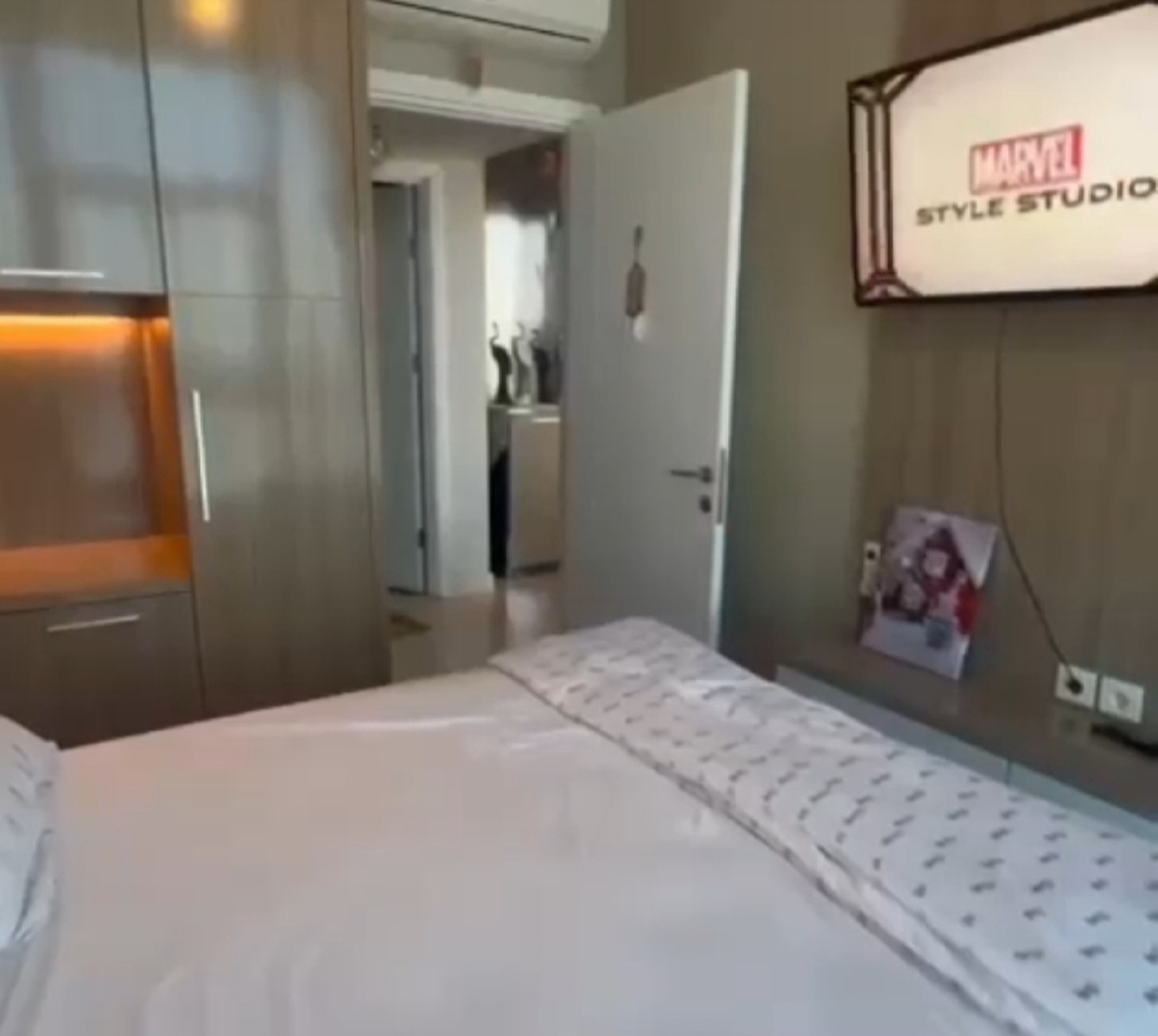 MURAH Disewakan Apartemen Voila Ciputra World Tipe 2 Bedroom Full Furnished Modern Mewah Spesial Private Balkony - Akses Mall Ciputra World Surabaya