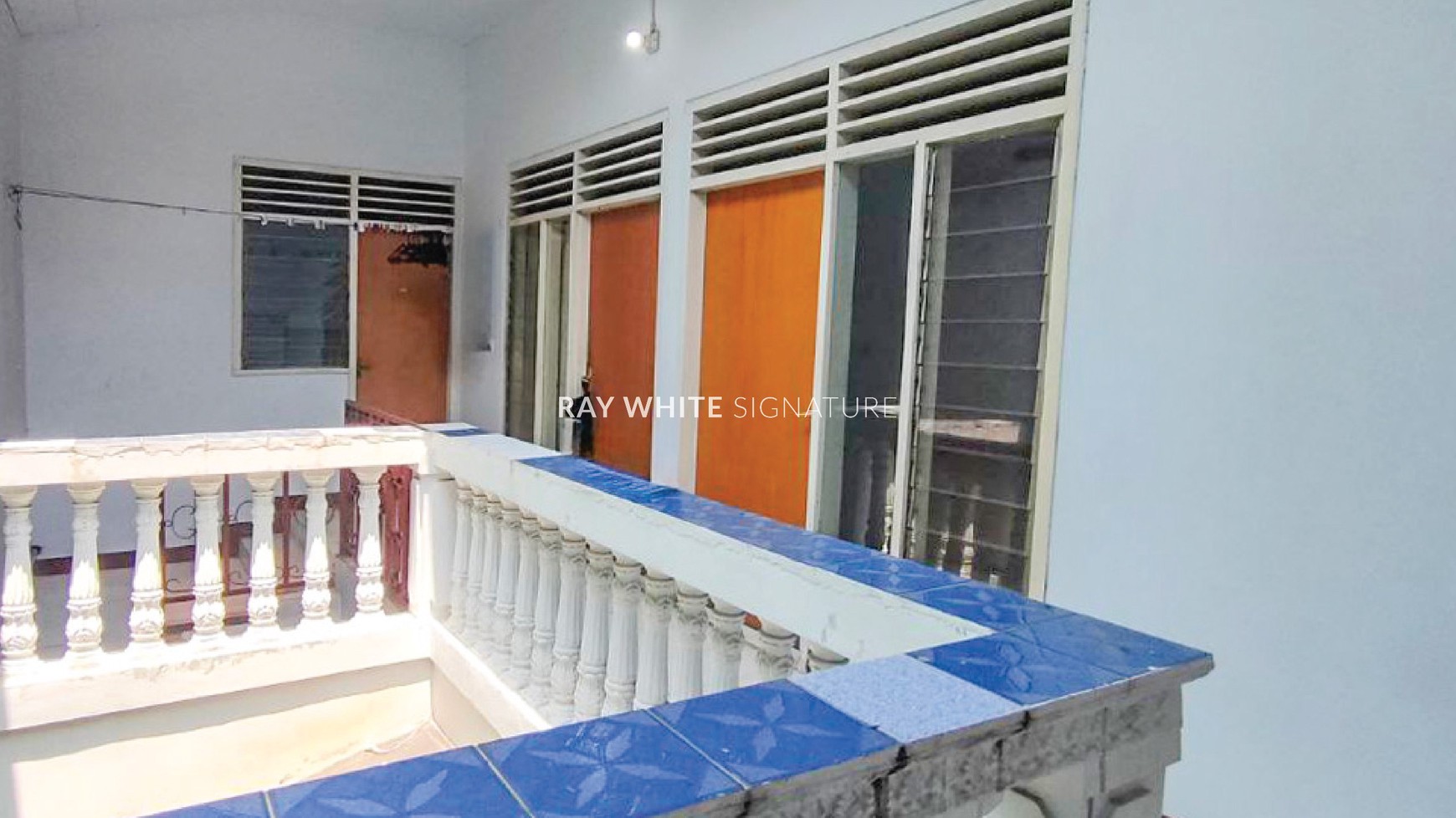Rumah Lama Posisi Hook Lokasi Tenang di Jl Cempaka Putih Timur VII