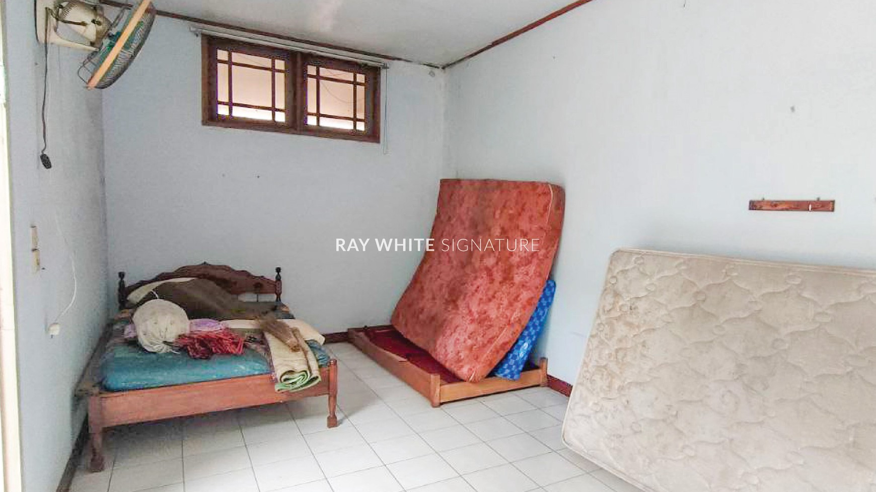 Rumah Lama Posisi Hook Lokasi Tenang di Jl Cempaka Putih Timur VII