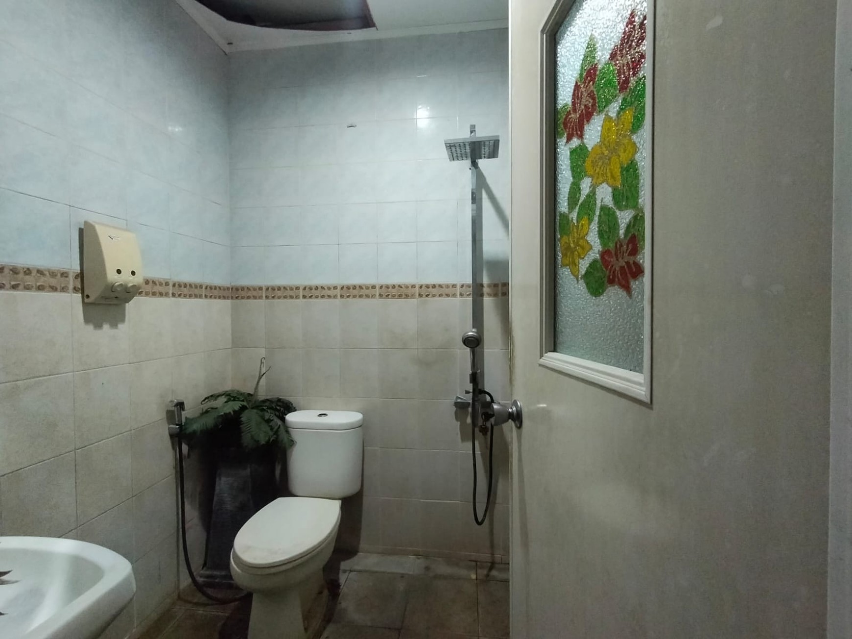 Rumah Dijual di Grand Wisata - Dalam Cluster, 2,5 Lantai, Full Interior & Roof Top