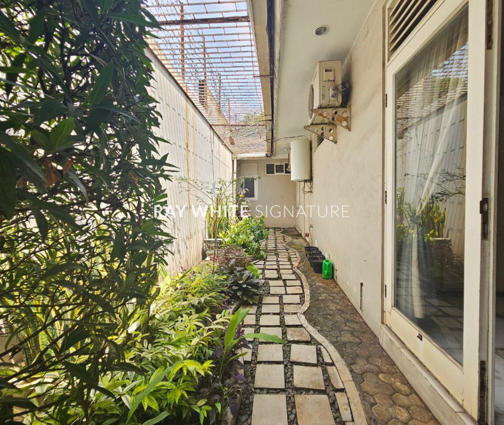 Rumah Mewah di Jl. Metro Hijau II Pondok Pinang
