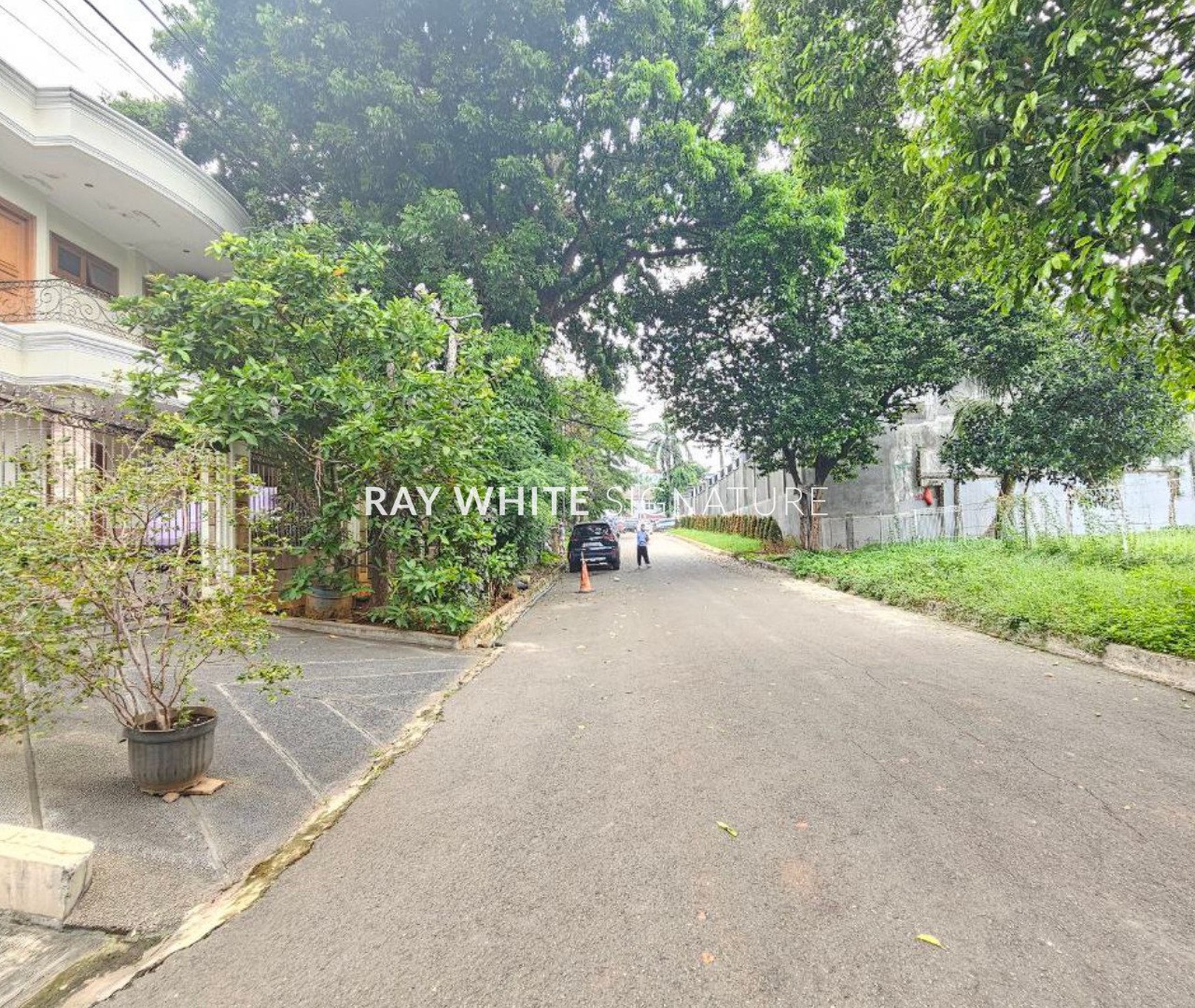 Rumah Mewah di Jl. Metro Hijau II Pondok Pinang