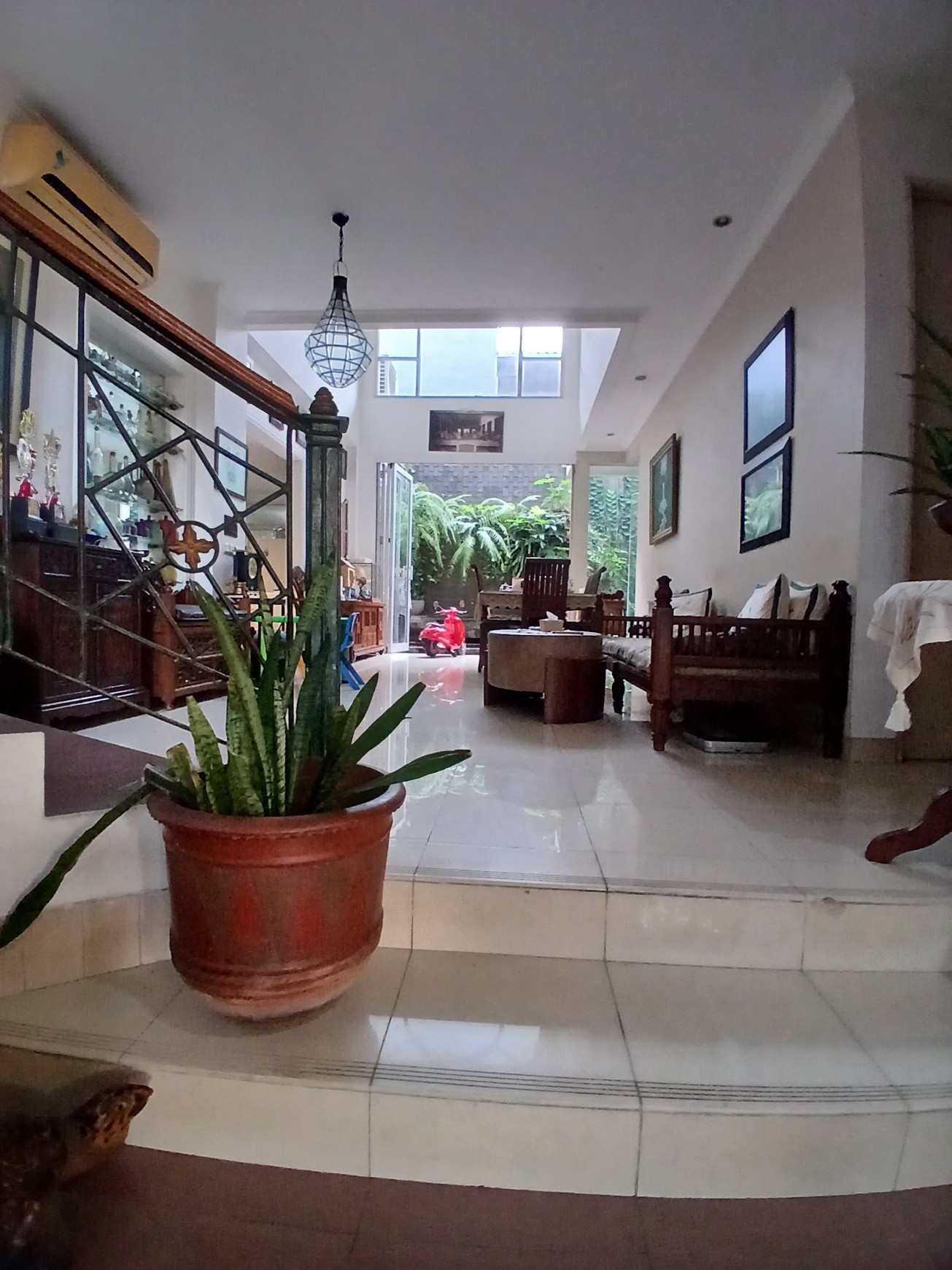 Rumah sangat terawat di Puri Cinere-Jaksel