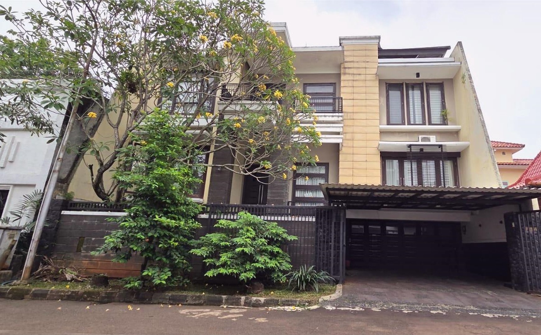  Rumah mewah dalam lingkungan premium dan strategis di Bintaro Jaya