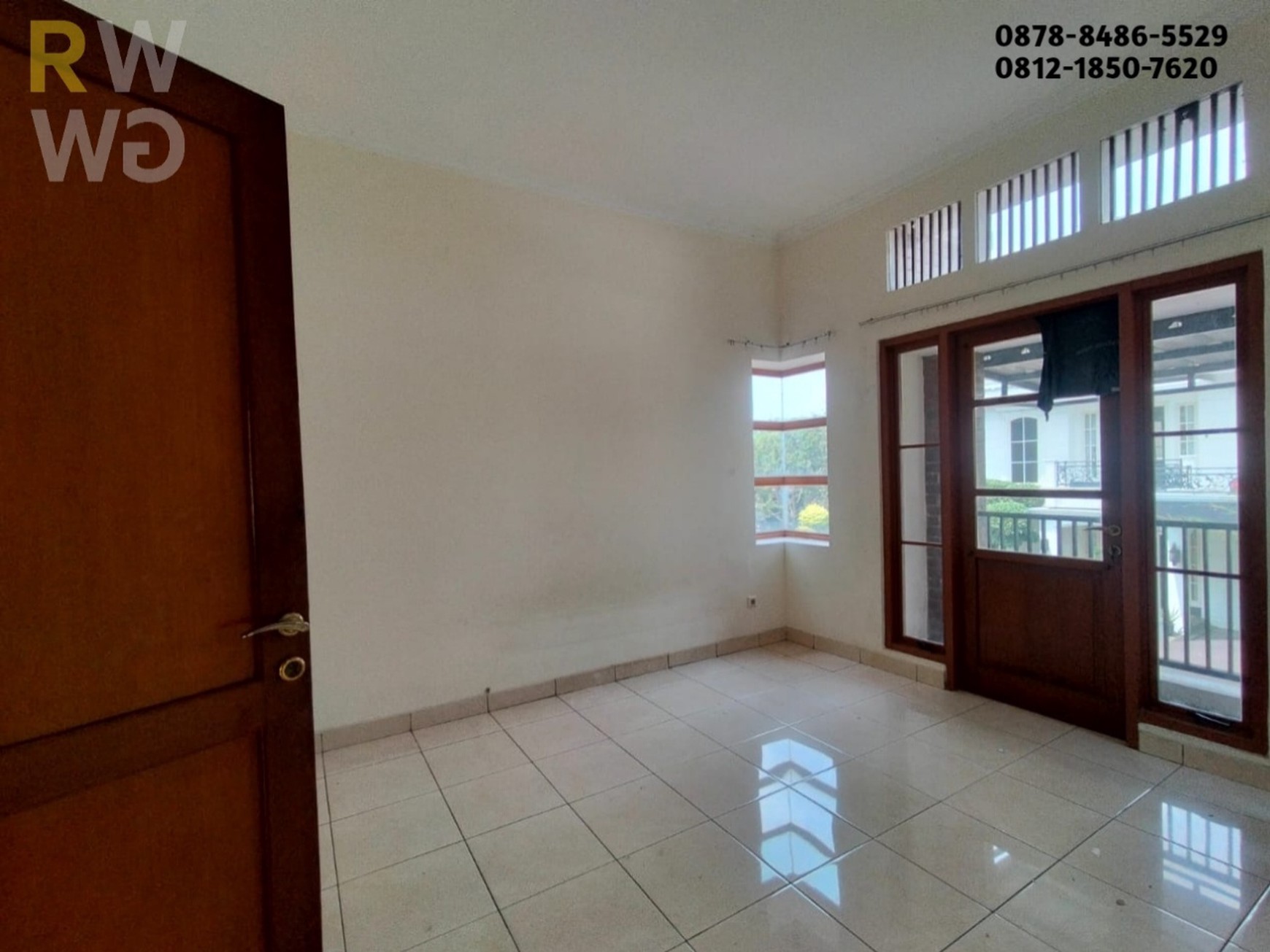Disewakan Rumah 2 Lantai di Grand Wisata Cluster Water Garden - Luas, Aman, dan Strategis