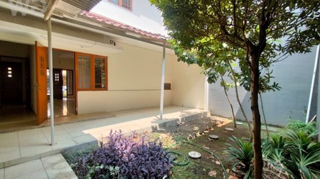 Disewakan Rumah 2 Lantai di Grand Wisata Cluster Water Garden - Luas, Aman, dan Strategis