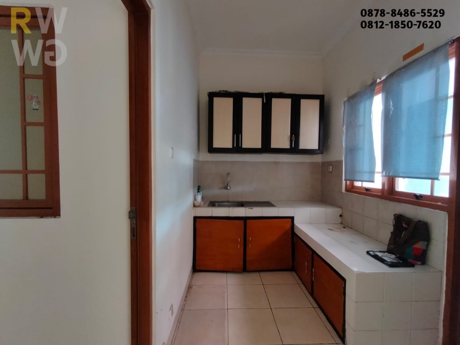 Disewakan Rumah 2 Lantai di Grand Wisata Cluster Water Garden - Luas, Aman, dan Strategis