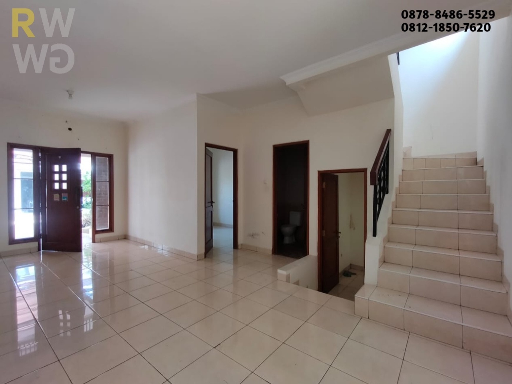 Disewakan Rumah 2 Lantai di Grand Wisata Cluster Water Garden - Luas, Aman, dan Strategis
