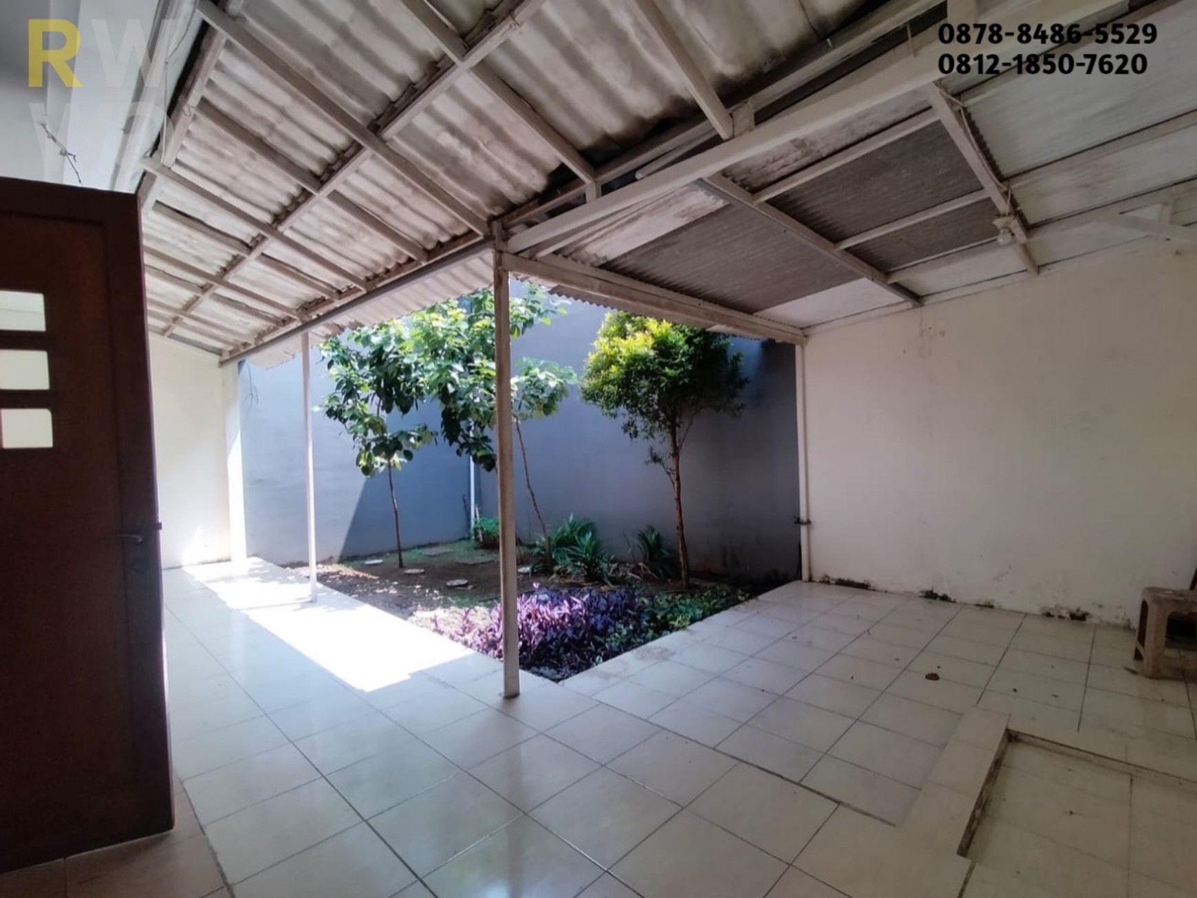 Disewakan Rumah 2 Lantai di Grand Wisata Cluster Water Garden - Luas, Aman, dan Strategis