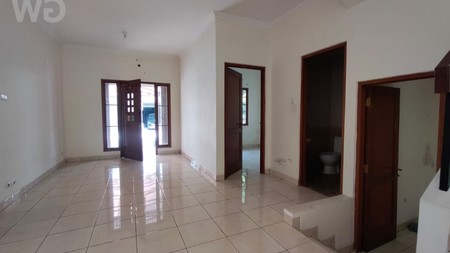 Rumah 2 Lantai disewakan di Grand Wisata Cluster Water Garden - Luas, Aman, dan Strategis
