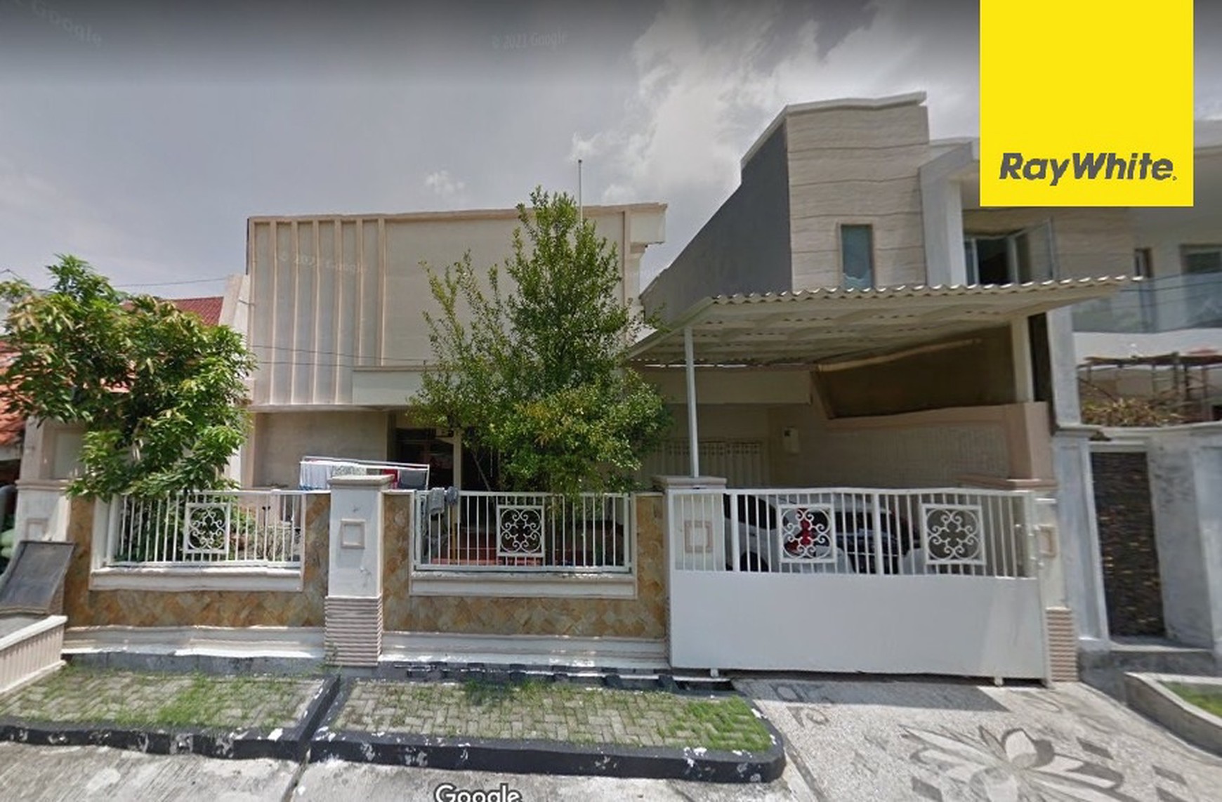 Dijual Rumah 2 Lantai di Dharmahusada Indah Tengah Surabaya