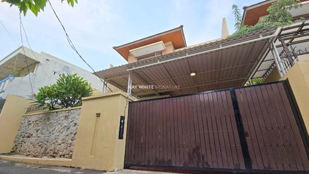 Rumah Bagus Harga Affordable dan Siap Huni 2 Lantai di Kemang
