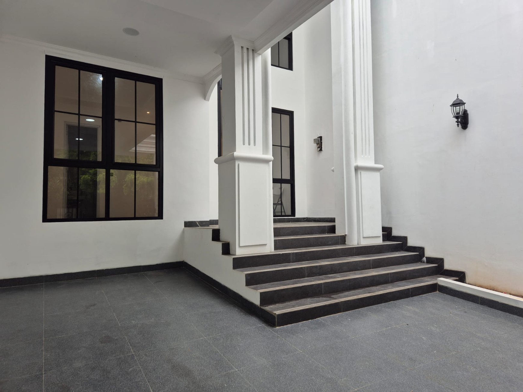 Rumah Brand New, Cantik, dengan Konsep American Clasik di Bintaro 