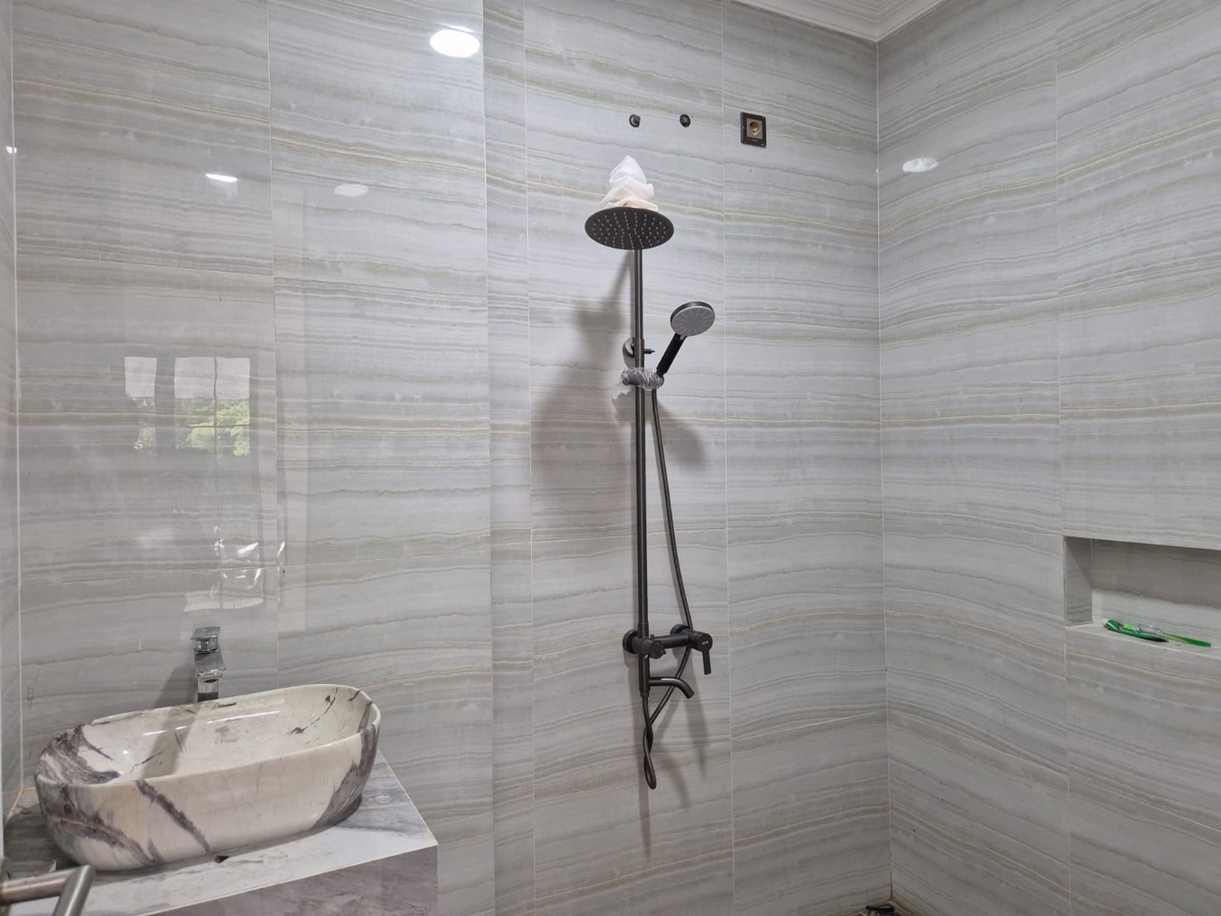 Rumah Brand New, Cantik, dengan Konsep American Clasik di Bintaro 