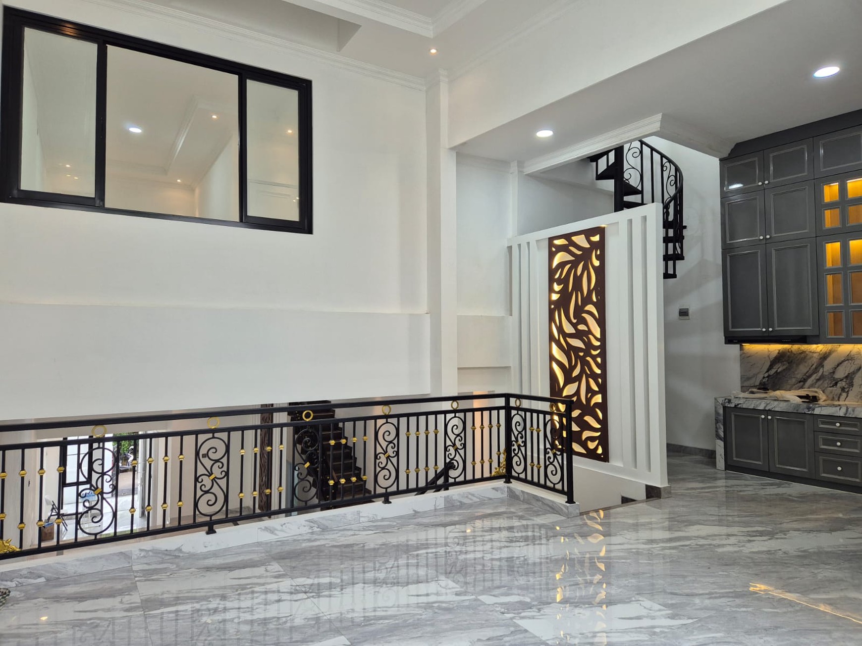 Rumah Brand New, Cantik, dengan Konsep American Clasik di Bintaro 