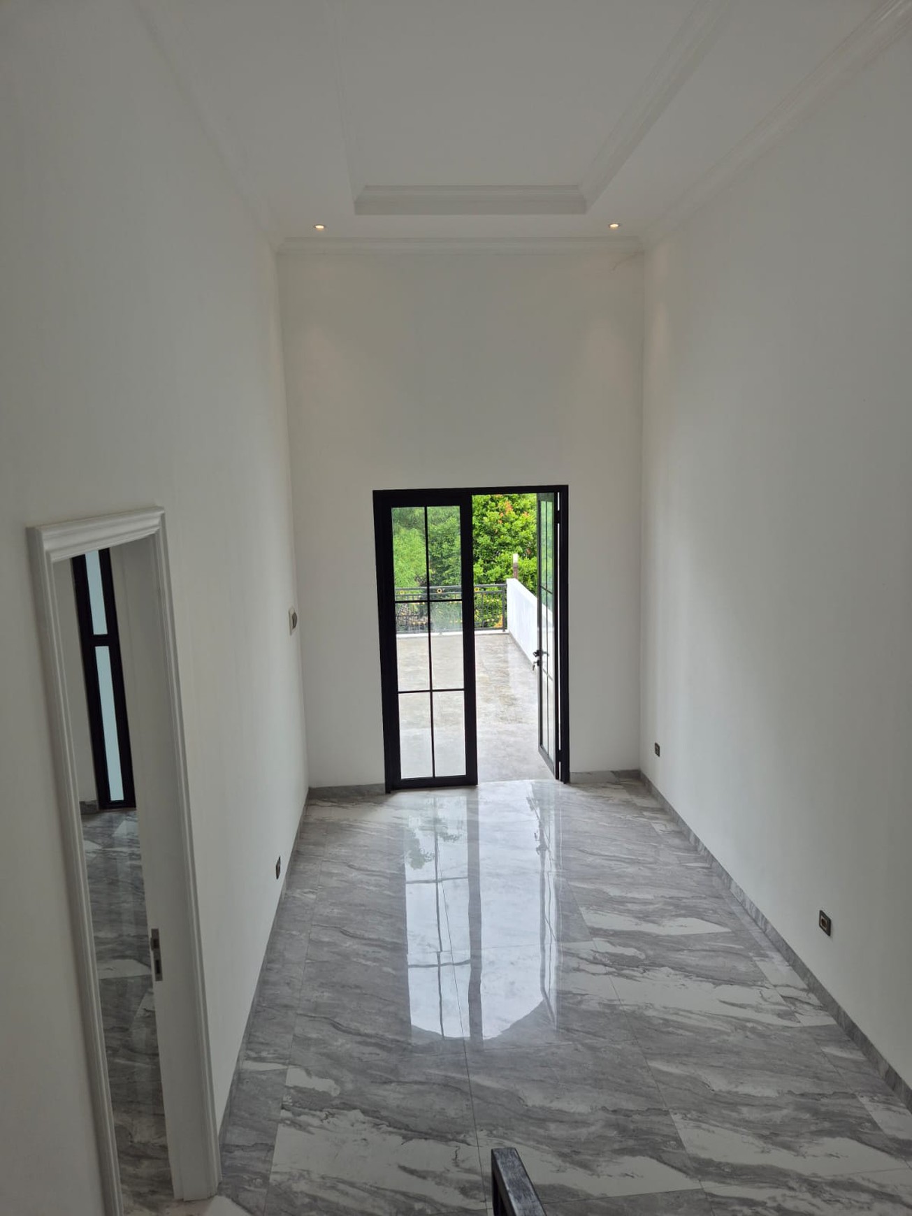 Rumah Brand New, Cantik, dengan Konsep American Clasik di Bintaro 